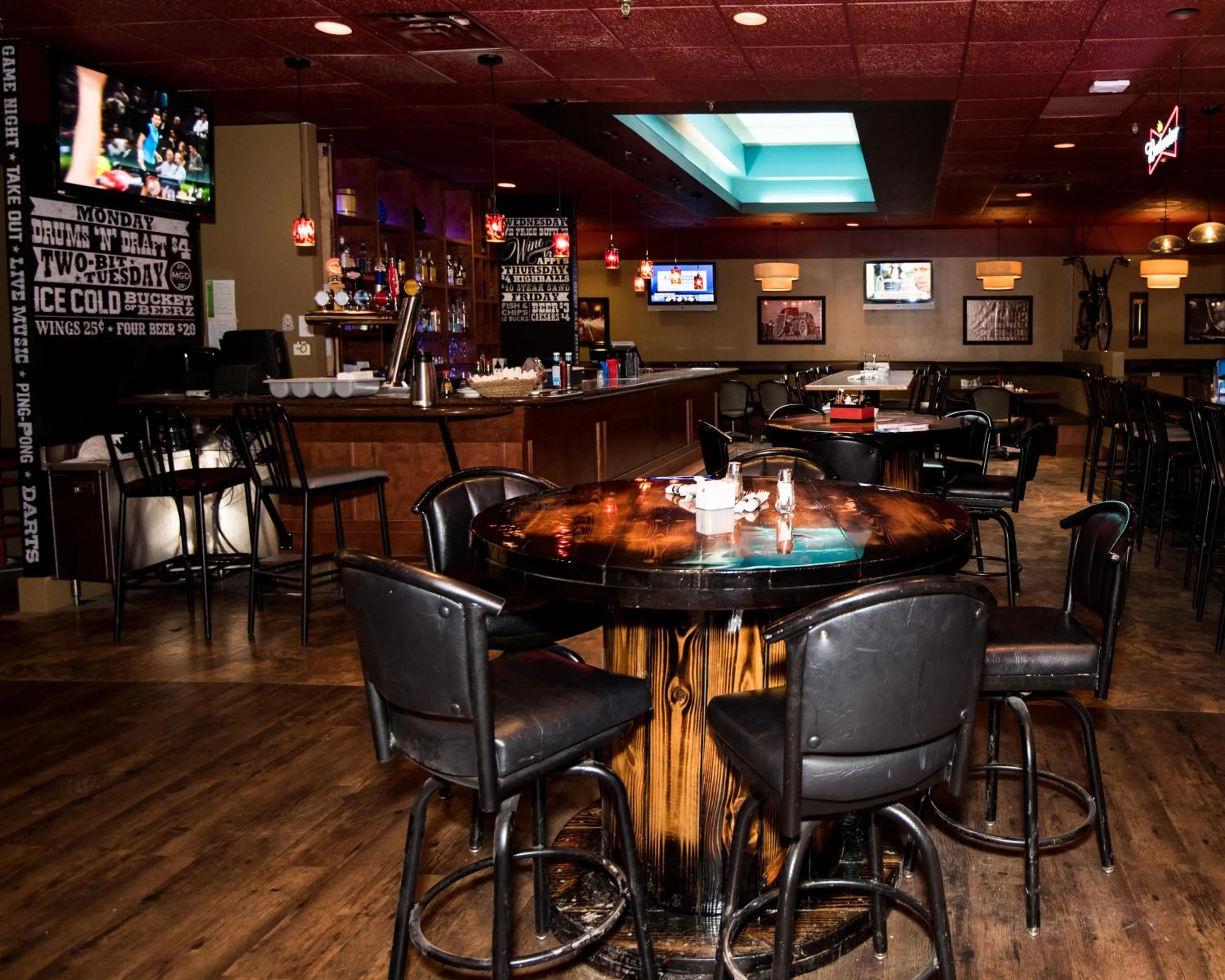 Food and drinks in Paradise Inn & Conference Centre