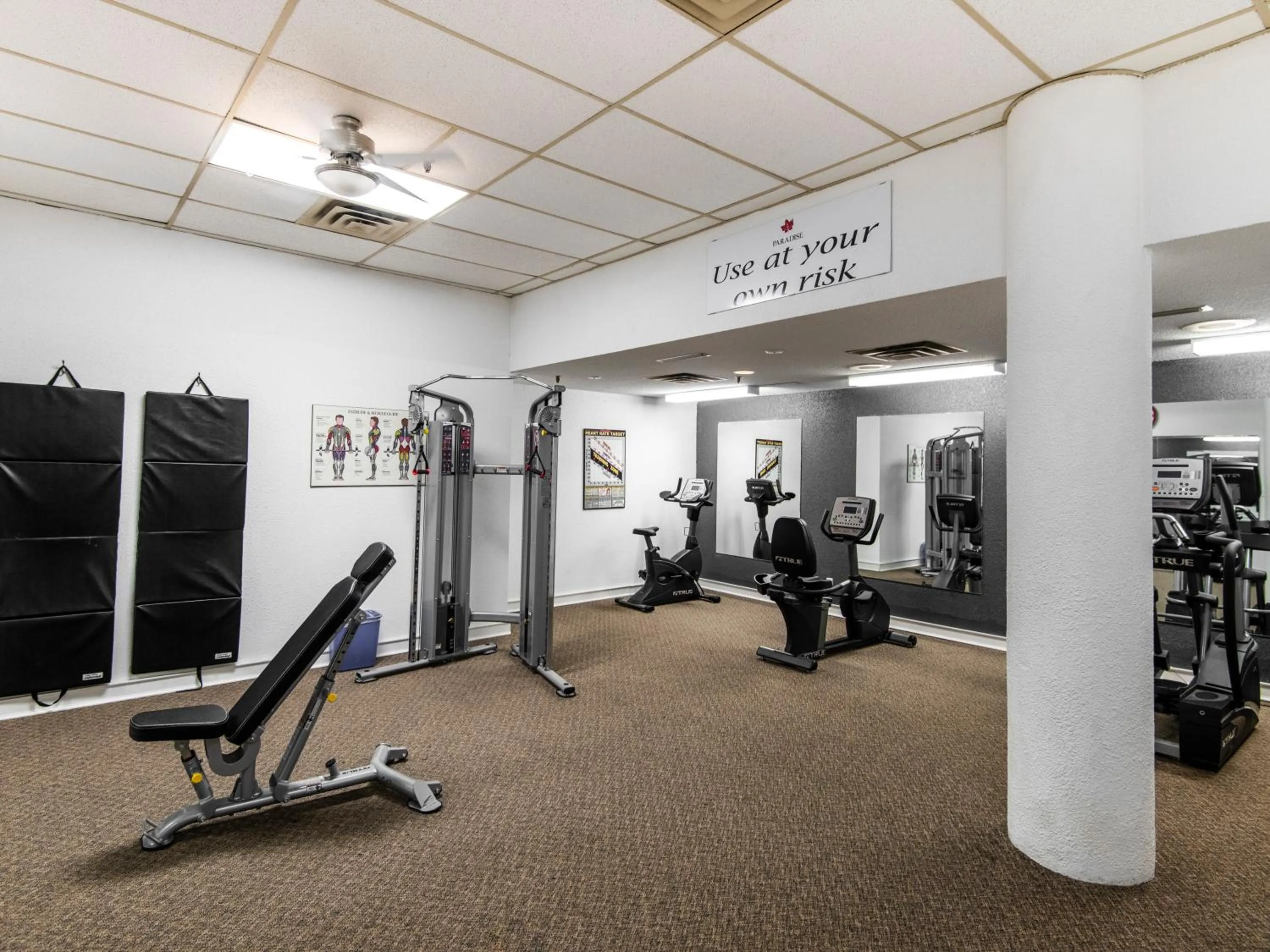 Fitness centre/facilities in Paradise Inn & Conference Centre