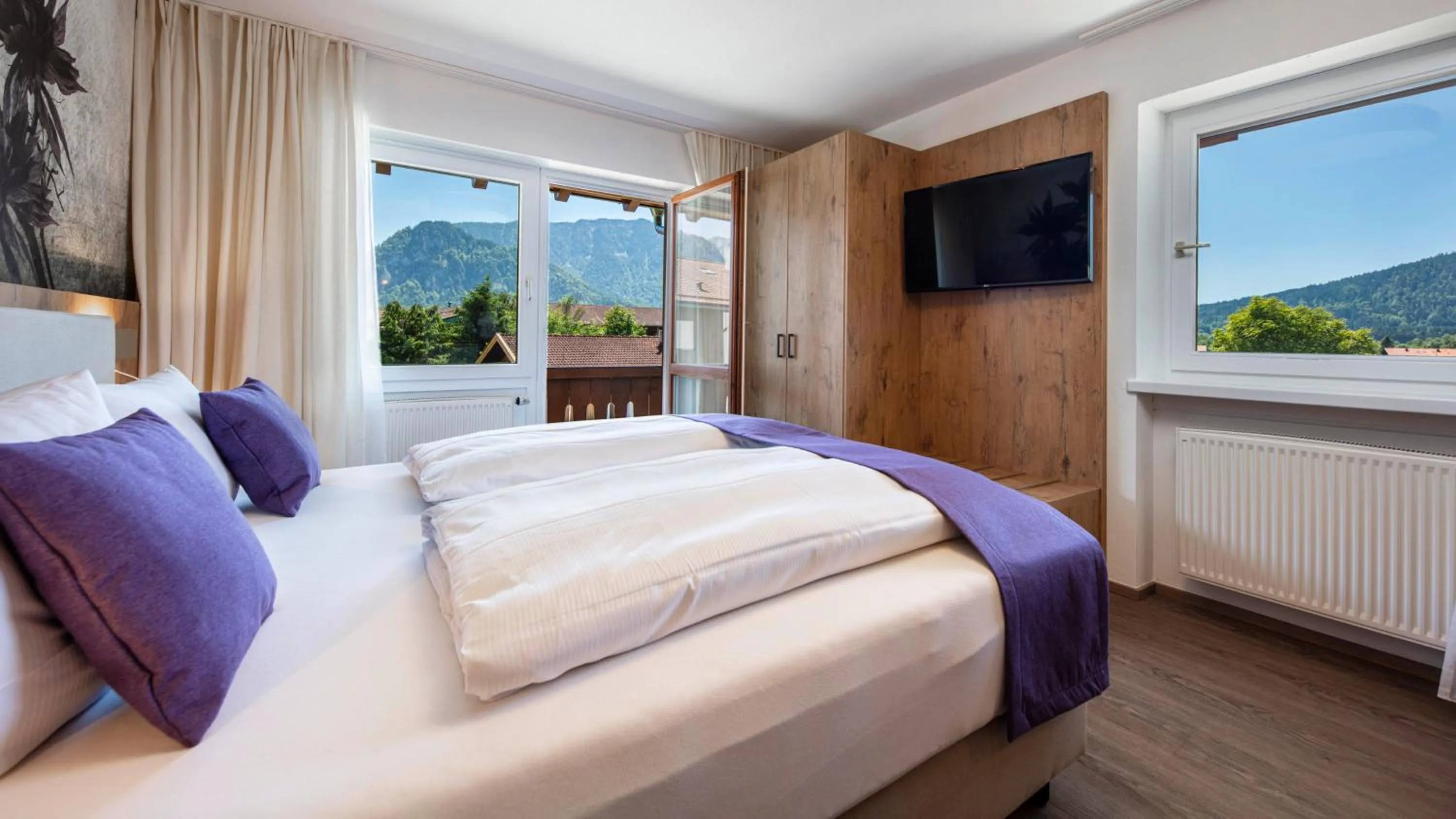 Photo of the whole room, Bed in Aparthotel Chiemgaufuchs - CHIEMGAUKARTE