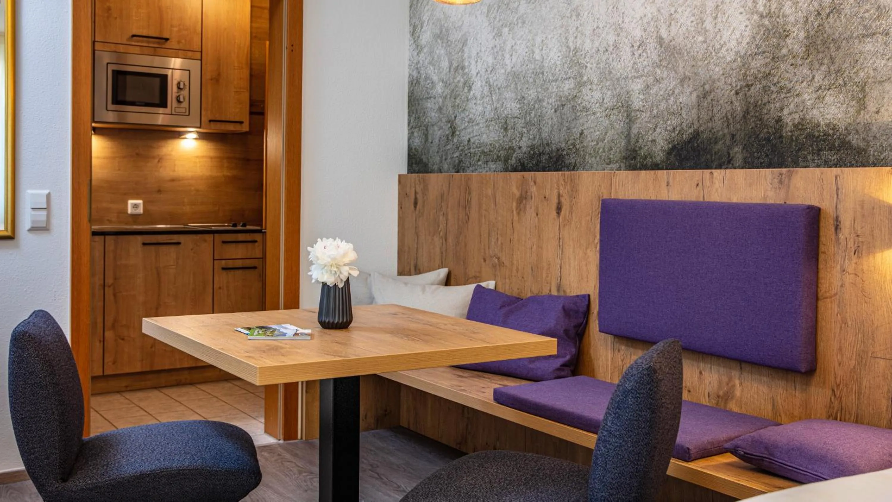 Kitchen or kitchenette in Aparthotel Chiemgaufuchs - CHIEMGAUKARTE