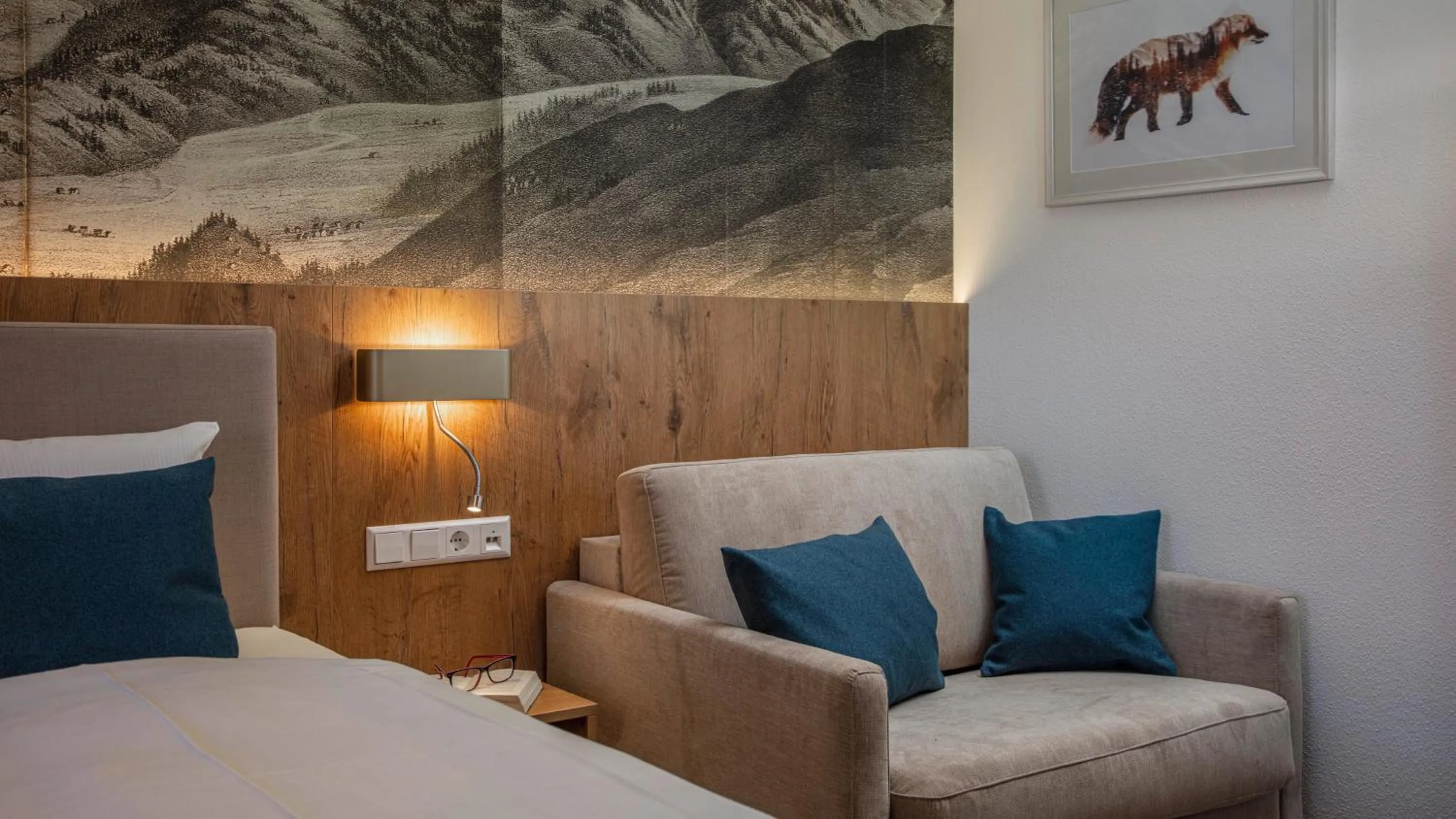 Seating area, Bed in Aparthotel Chiemgaufuchs - CHIEMGAUKARTE