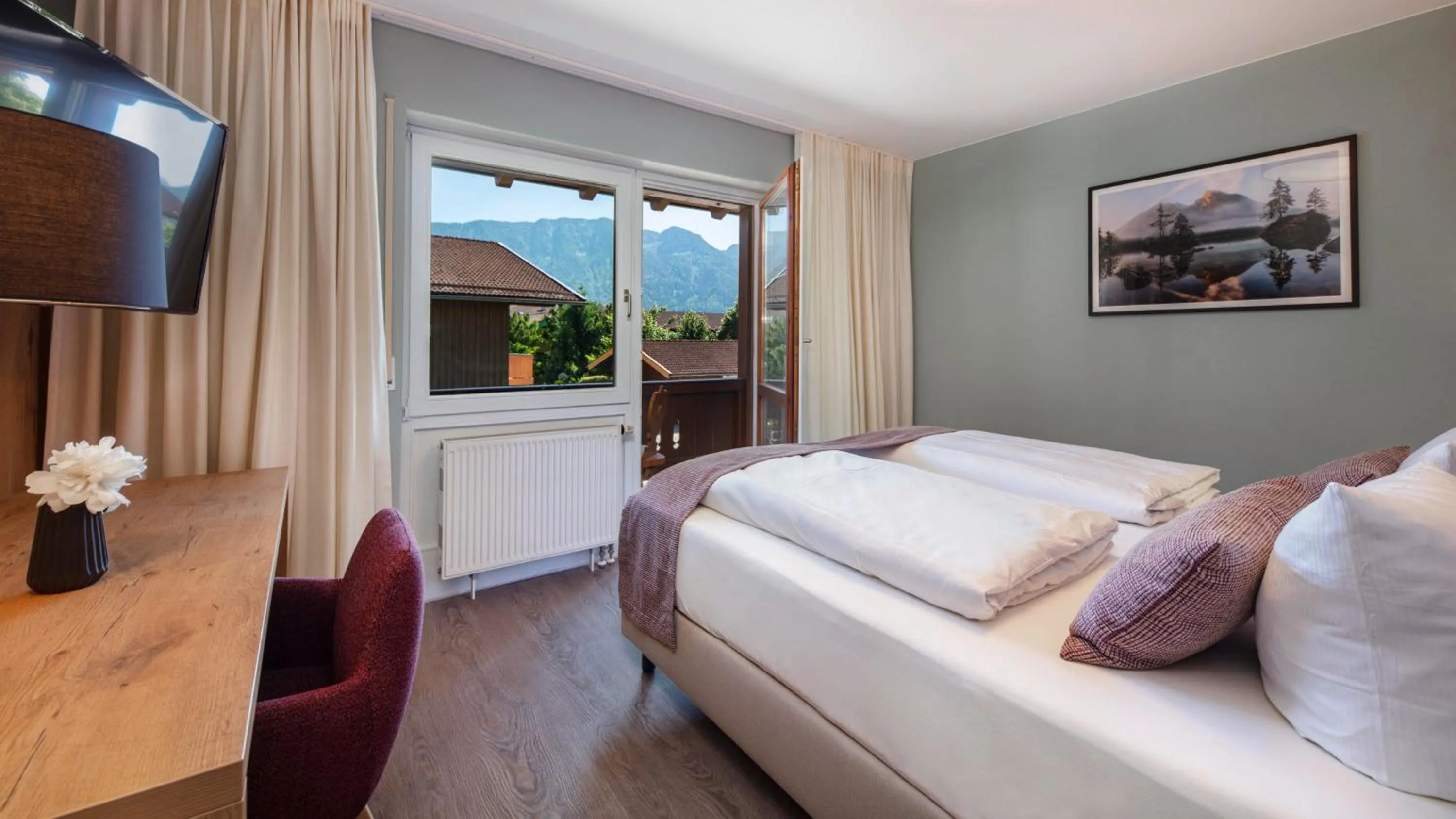 Photo of the whole room, Bed in Aparthotel Chiemgaufuchs - CHIEMGAUKARTE