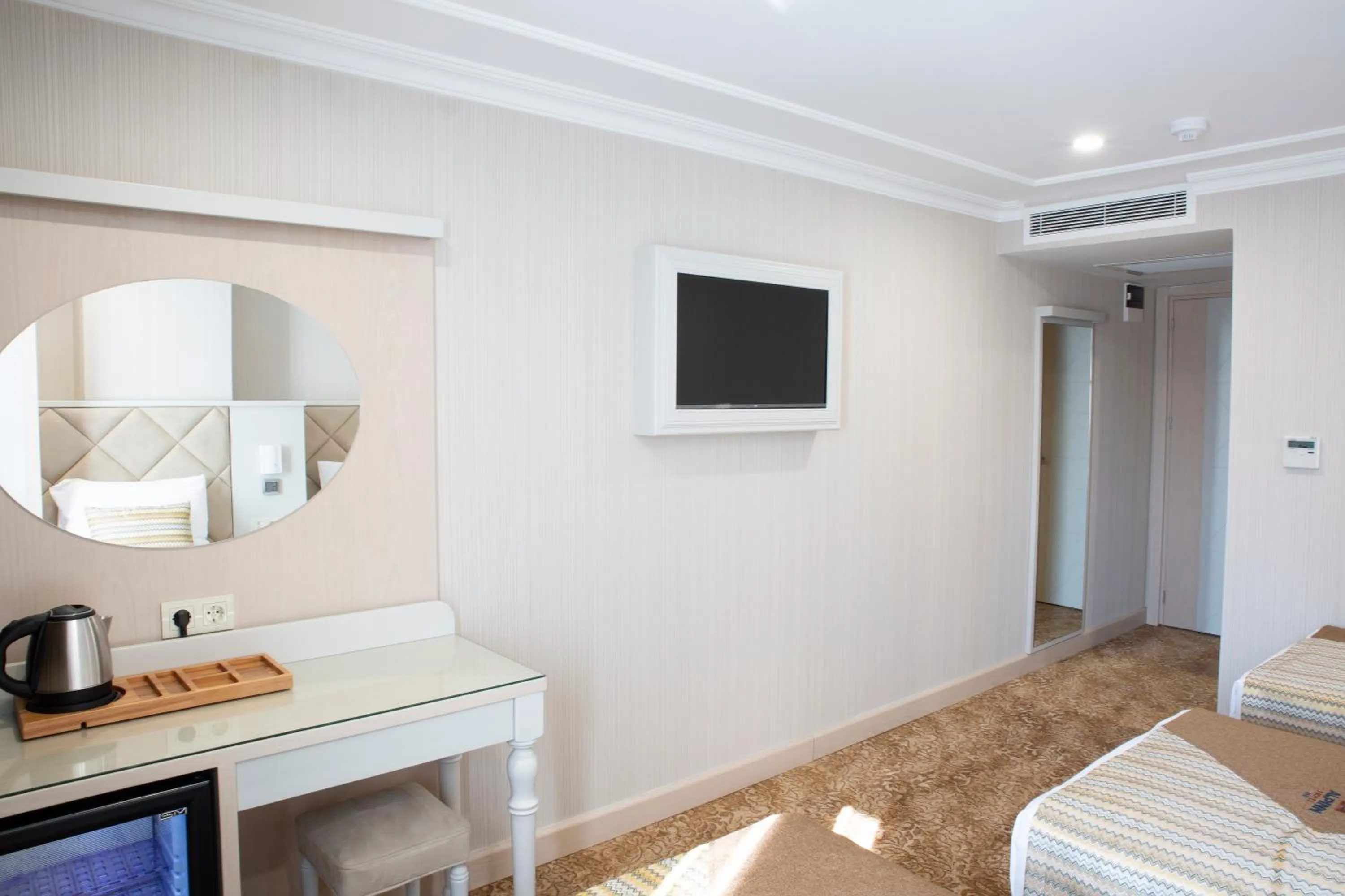 TV and multimedia, Bed in Alpinn Hotel DUE