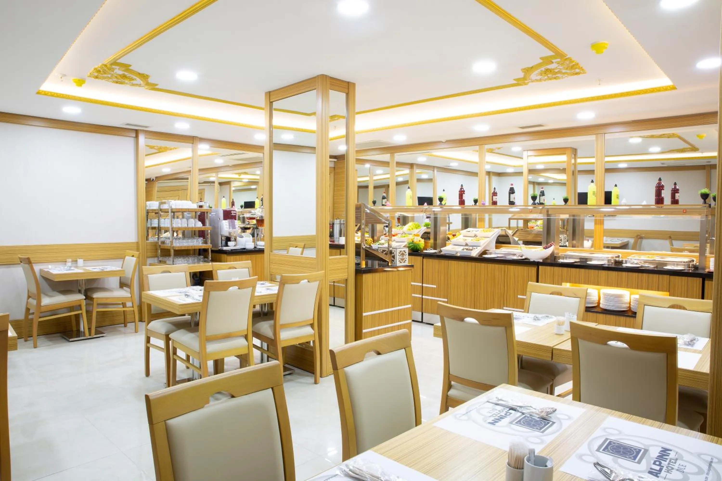 Restaurant/places to eat in Alpinn Hotel DUE