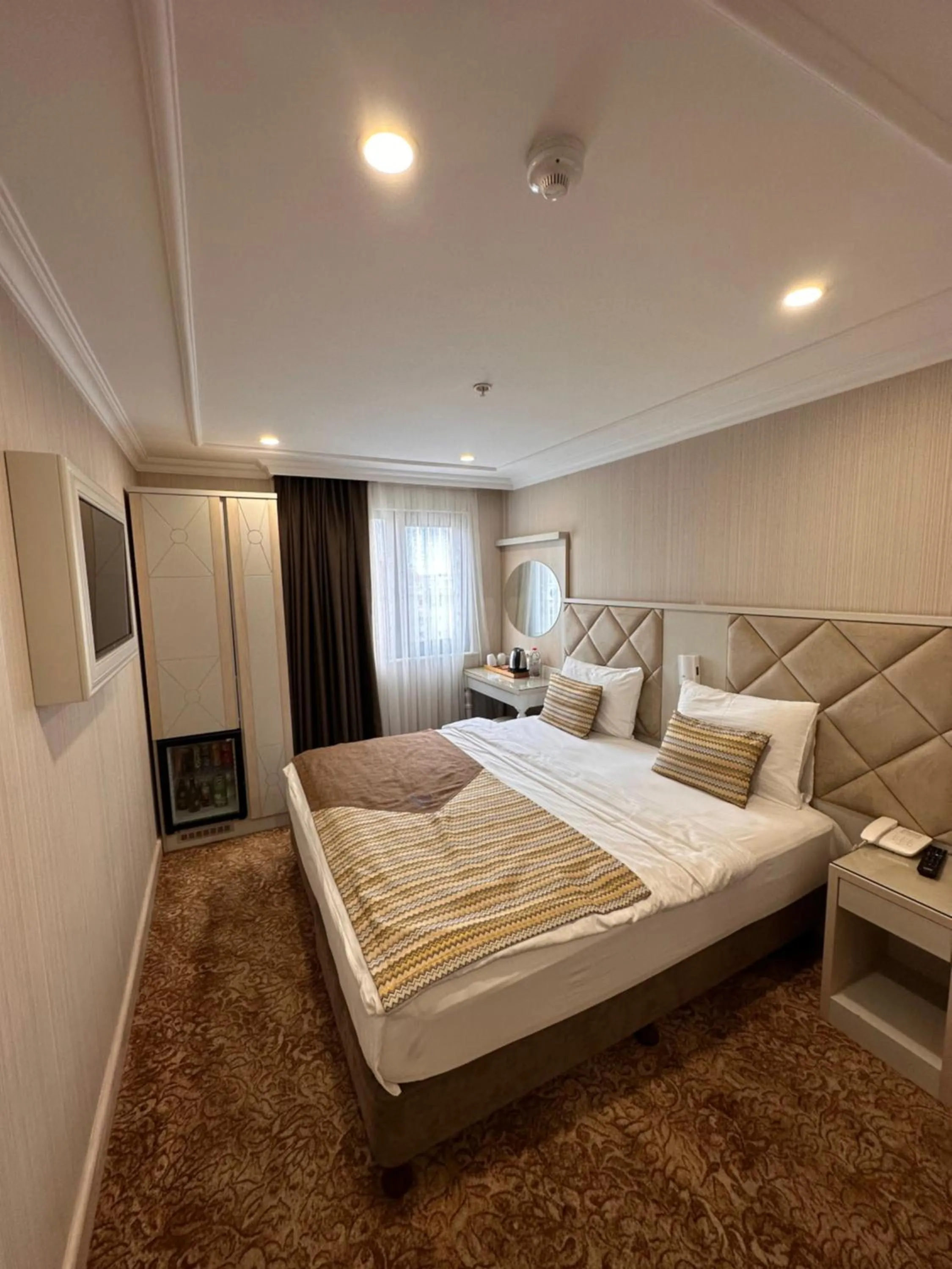 Photo of the whole room, Bed in Alpinn Hotel DUE