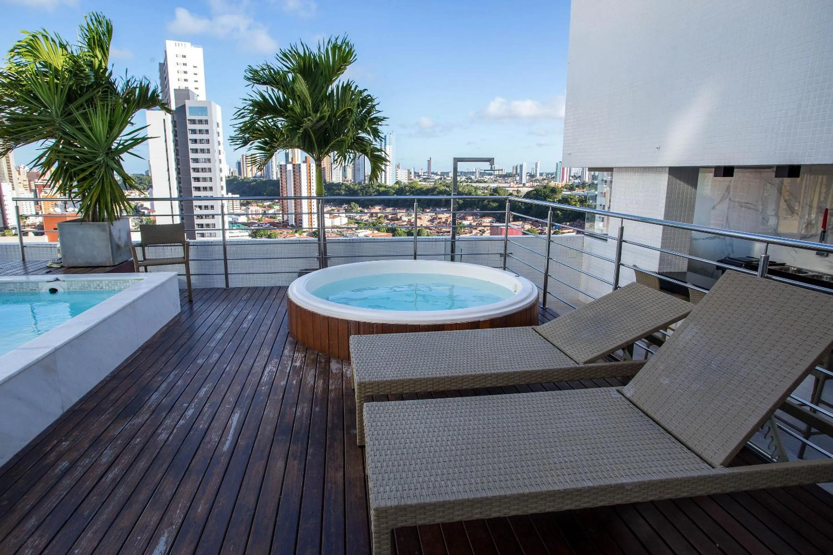 Swimming pool in Manaíra Apart Hotel por Carpediem