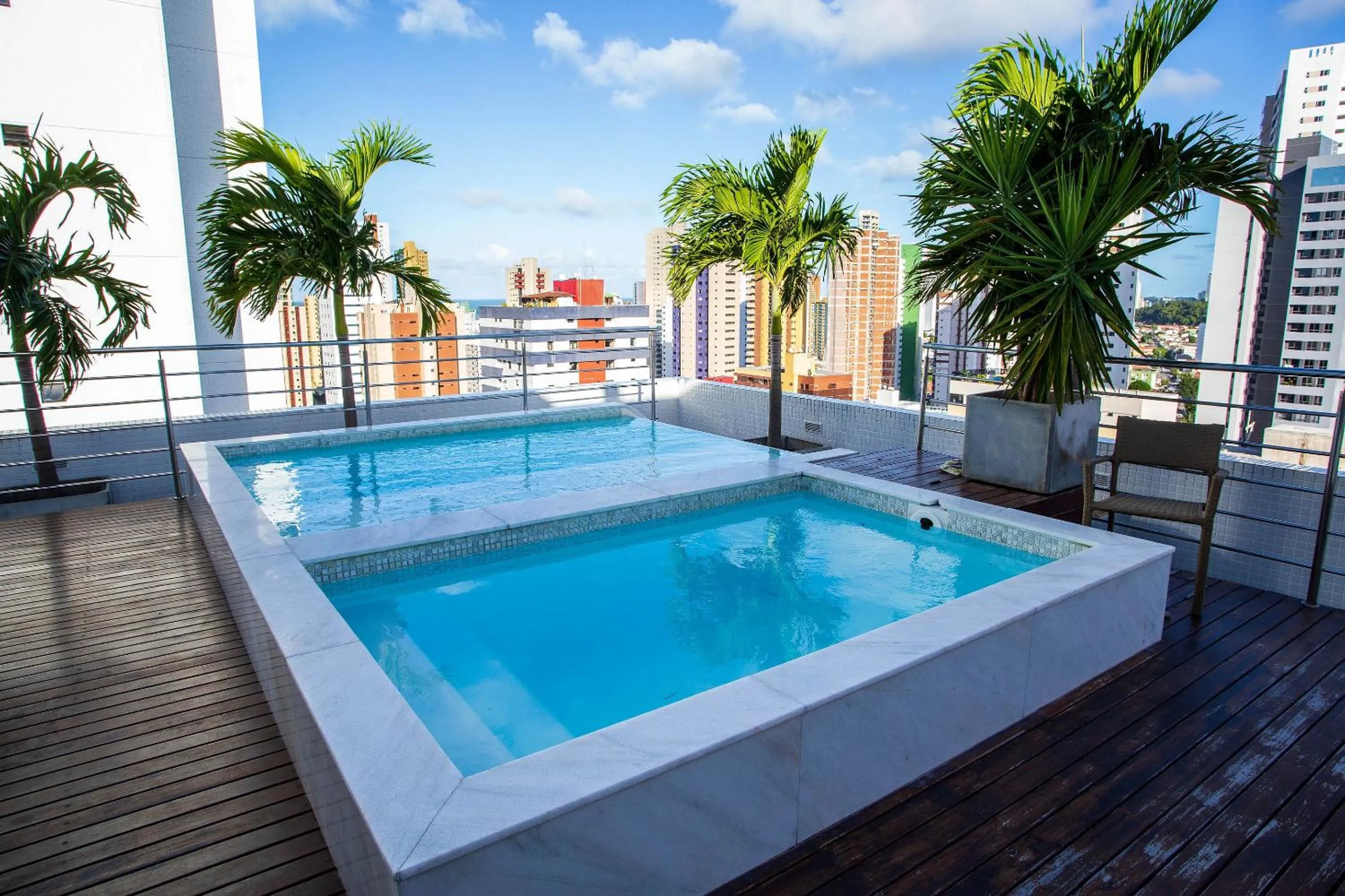 Swimming pool in Manaíra Apart Hotel por Carpediem