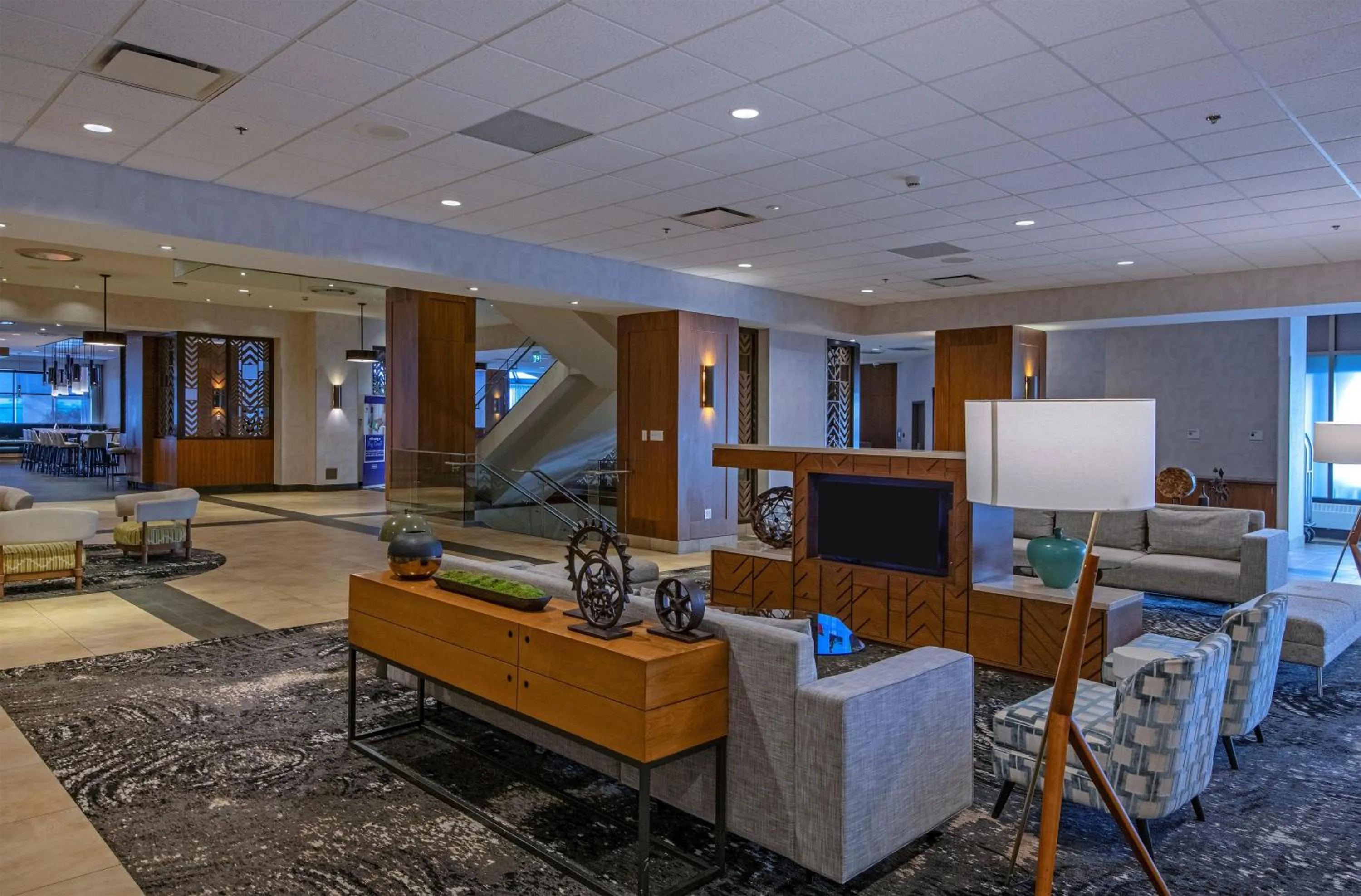 Lobby or reception in DoubleTree by Hilton Hotel & Conference Centre Regina