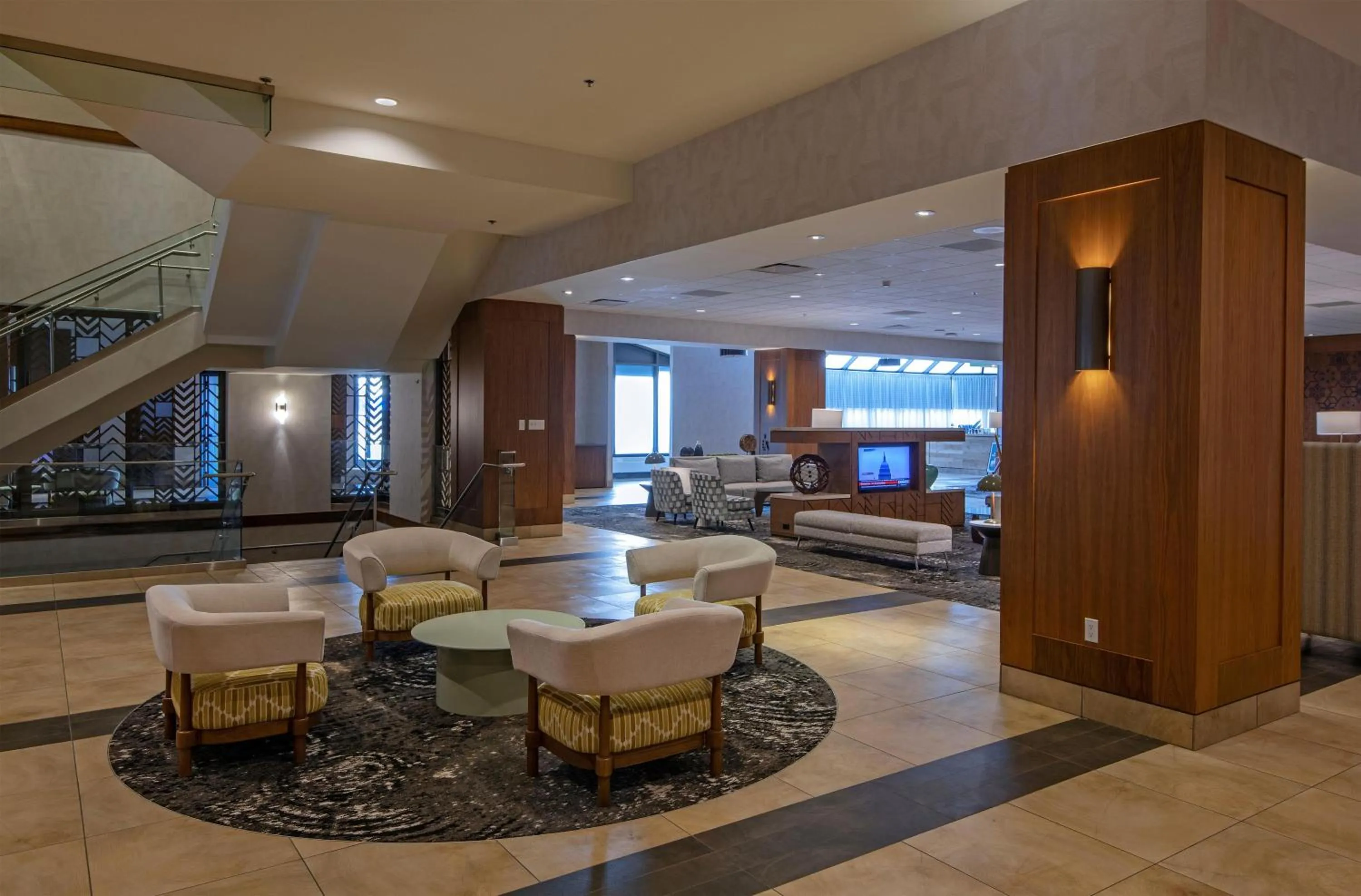 Lobby or reception in DoubleTree by Hilton Hotel & Conference Centre Regina