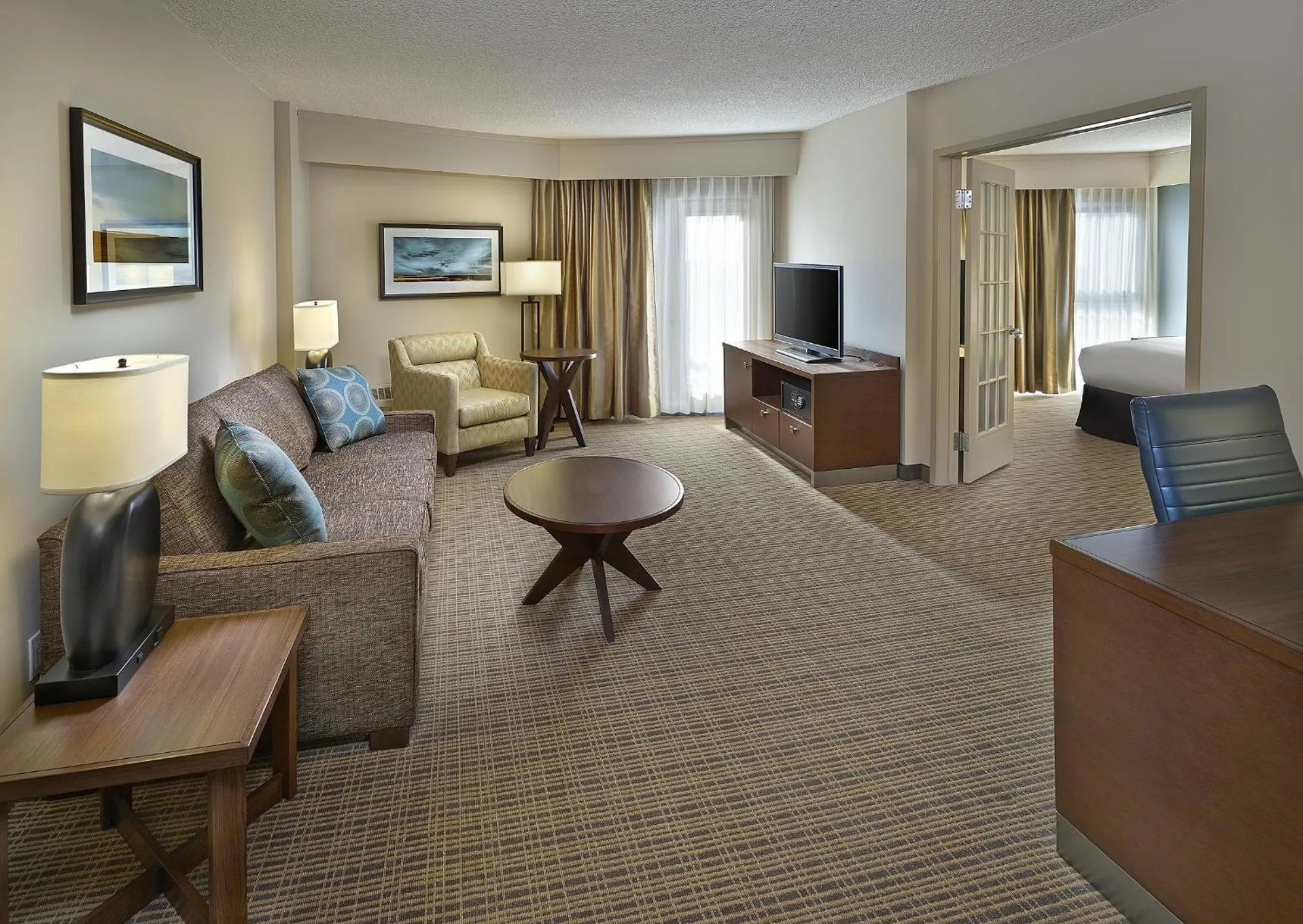 Living room in DoubleTree by Hilton Hotel & Conference Centre Regina