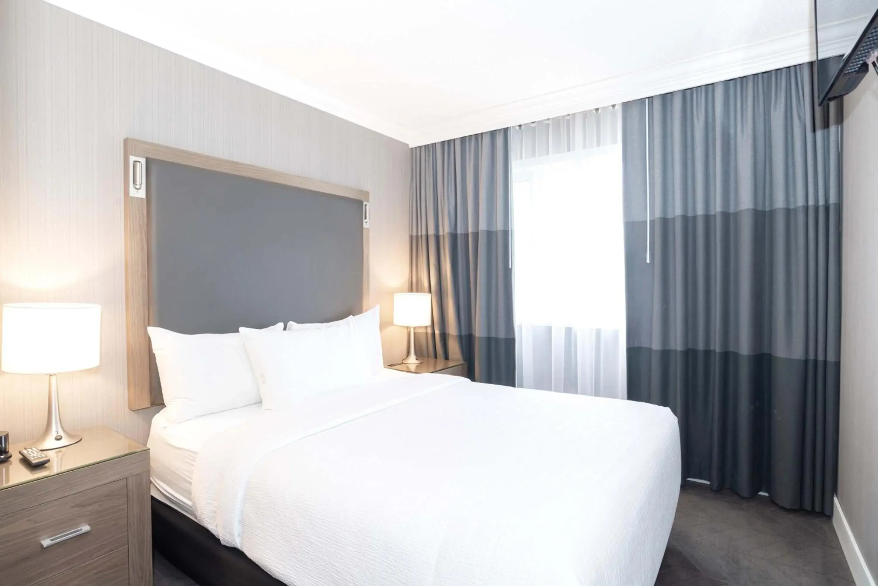 Standard Suite, 1 Queen Bed, Sofa Bed in Sandman Signature Lethbridge Lodge Standard Suite, 1 Queen Bed, Sofa Bed in Sandman Signature Lethbridge Lodge