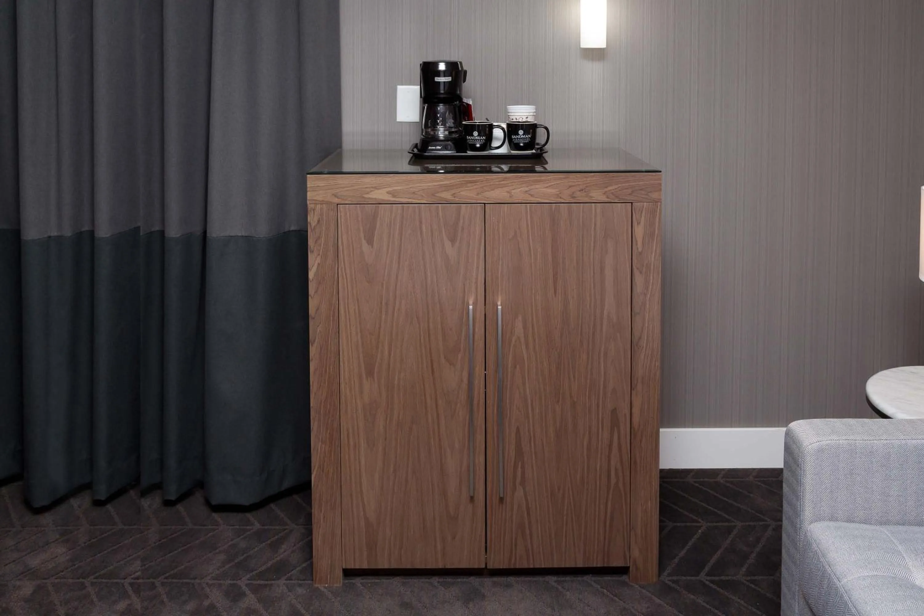 Photo of the whole room in Sandman Signature Lethbridge Lodge