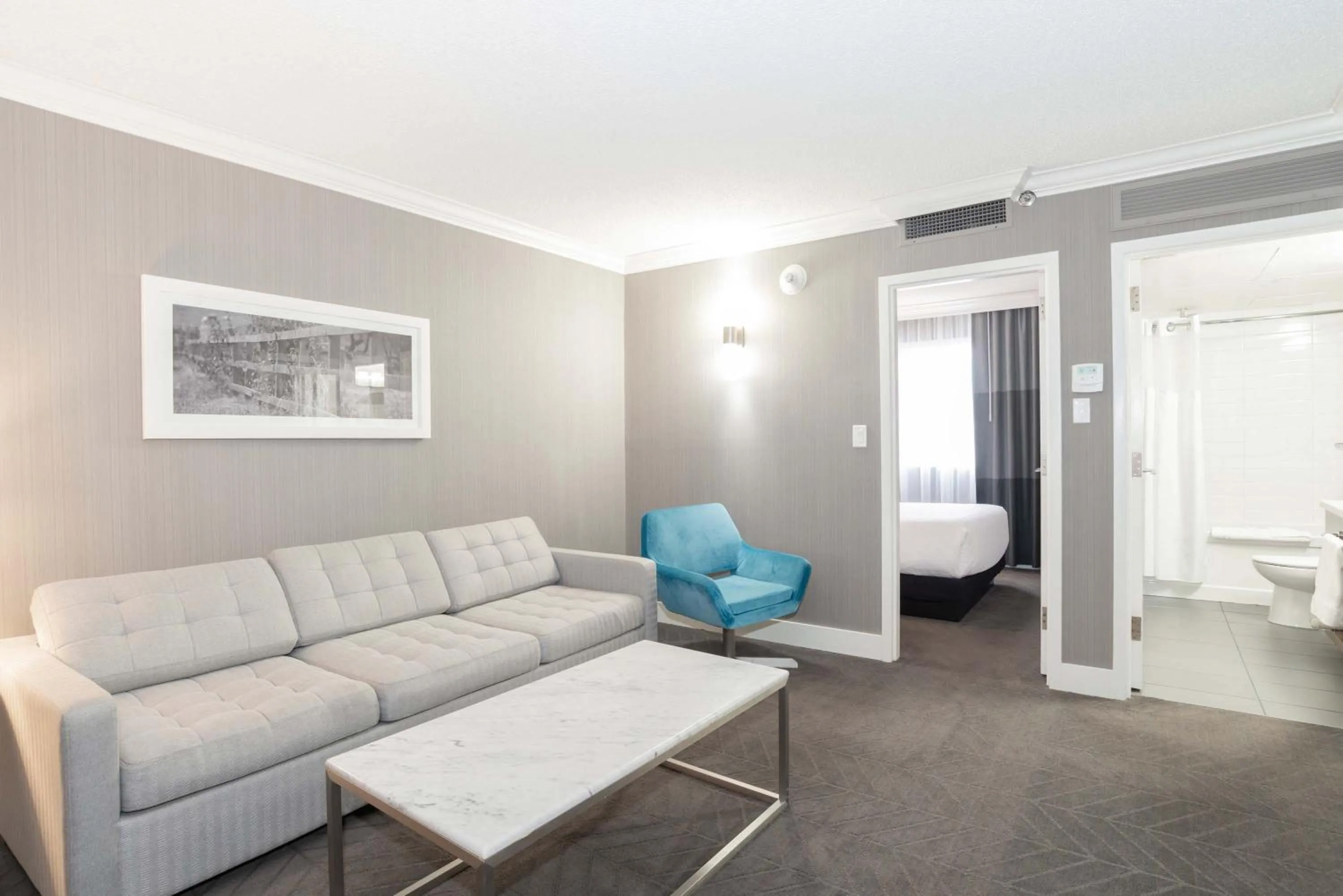 Photo of the whole room in Sandman Signature Lethbridge Lodge