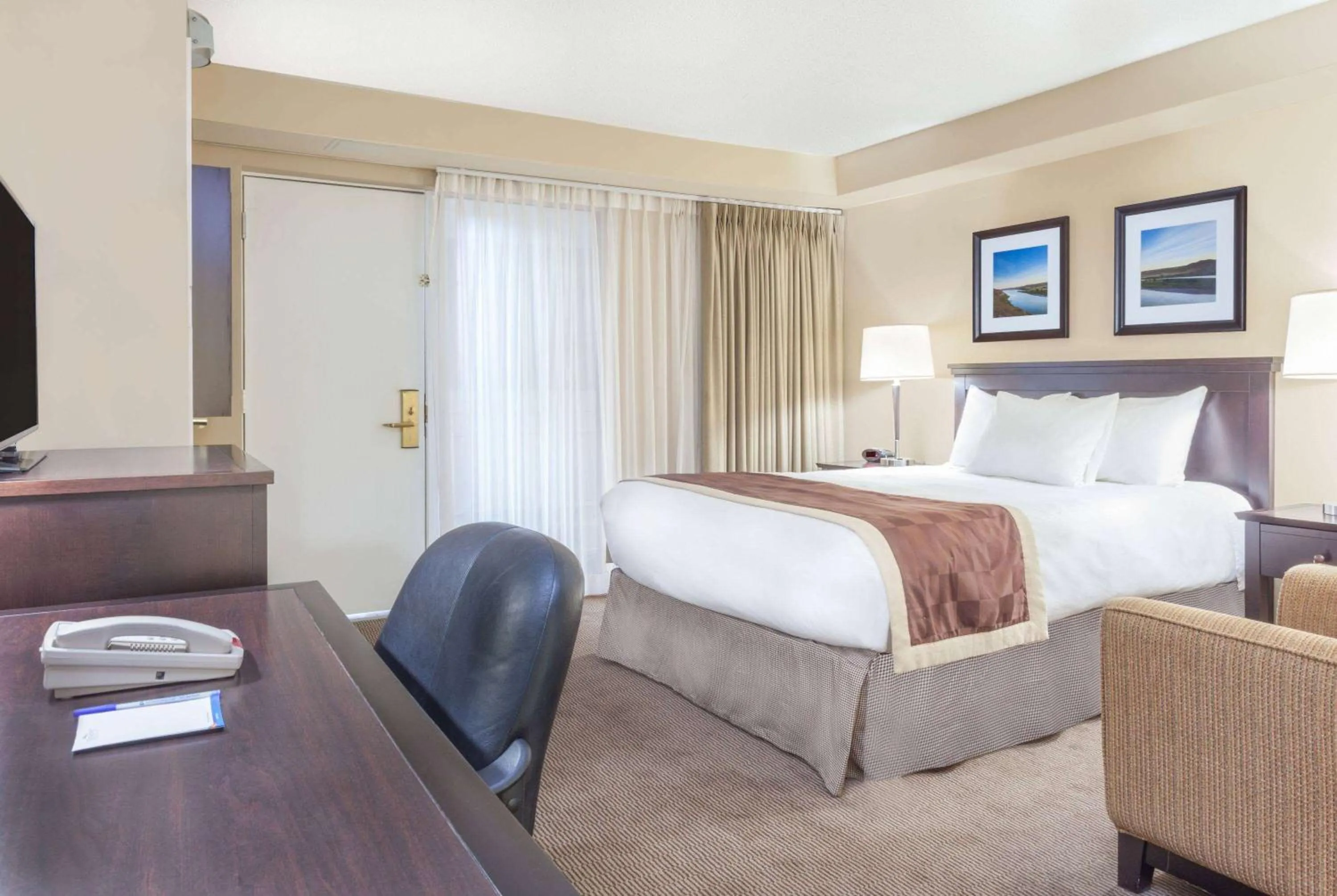 Photo of the whole room, Bed in Baymont by Wyndham Red Deer