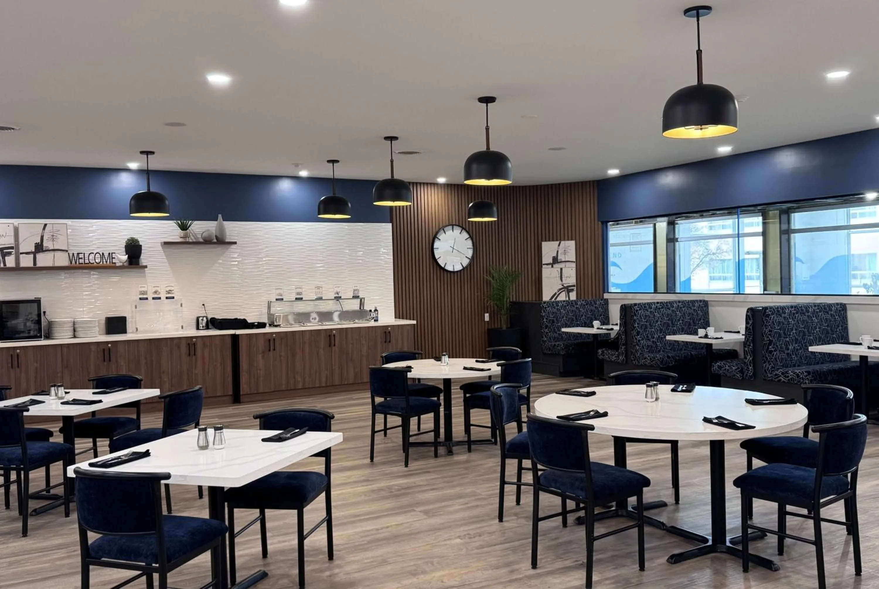 Restaurant/places to eat in Ramada by Wyndham London