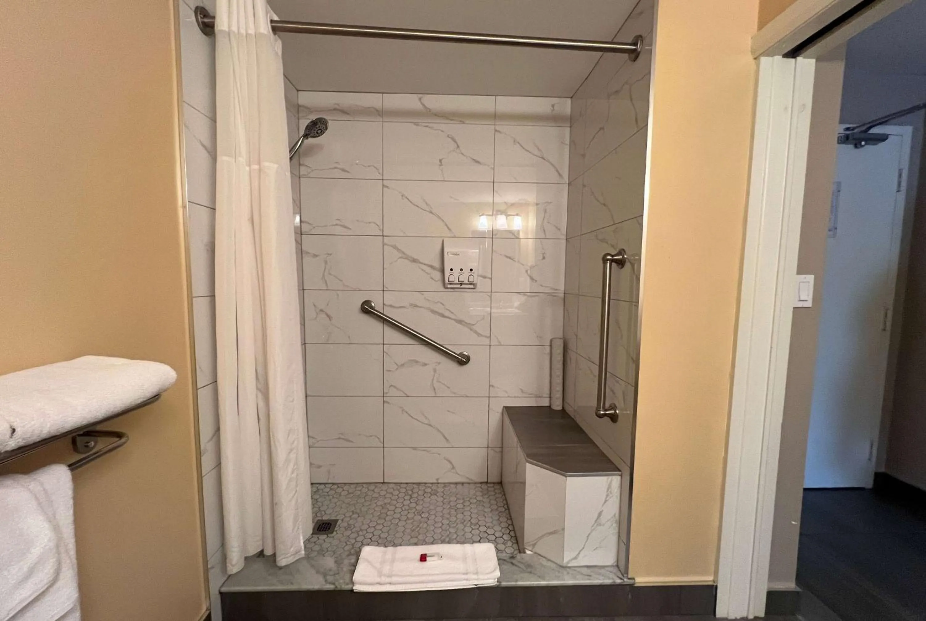 Photo of the whole room in Ramada by Wyndham London