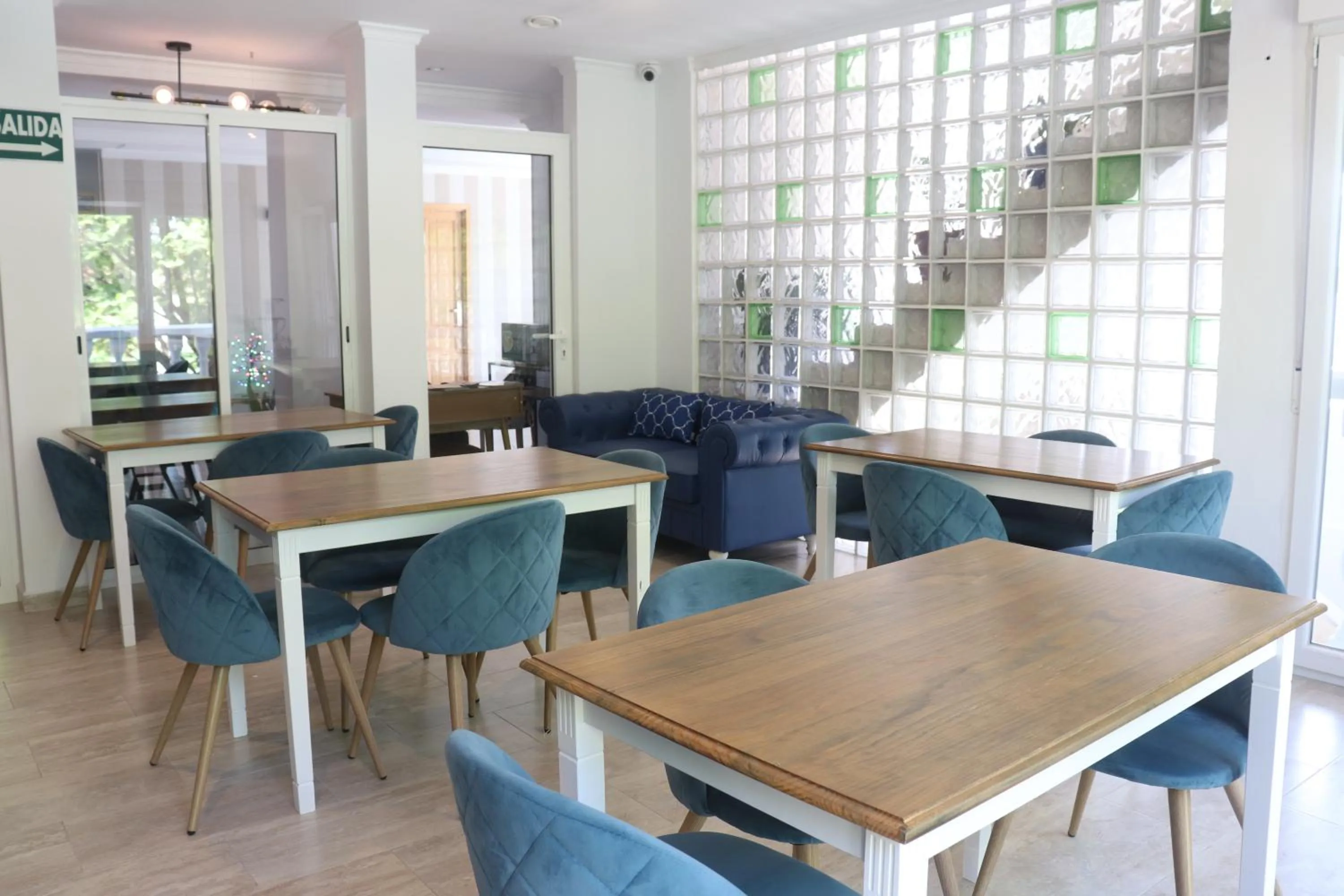 Seating area in Hotel CALPE