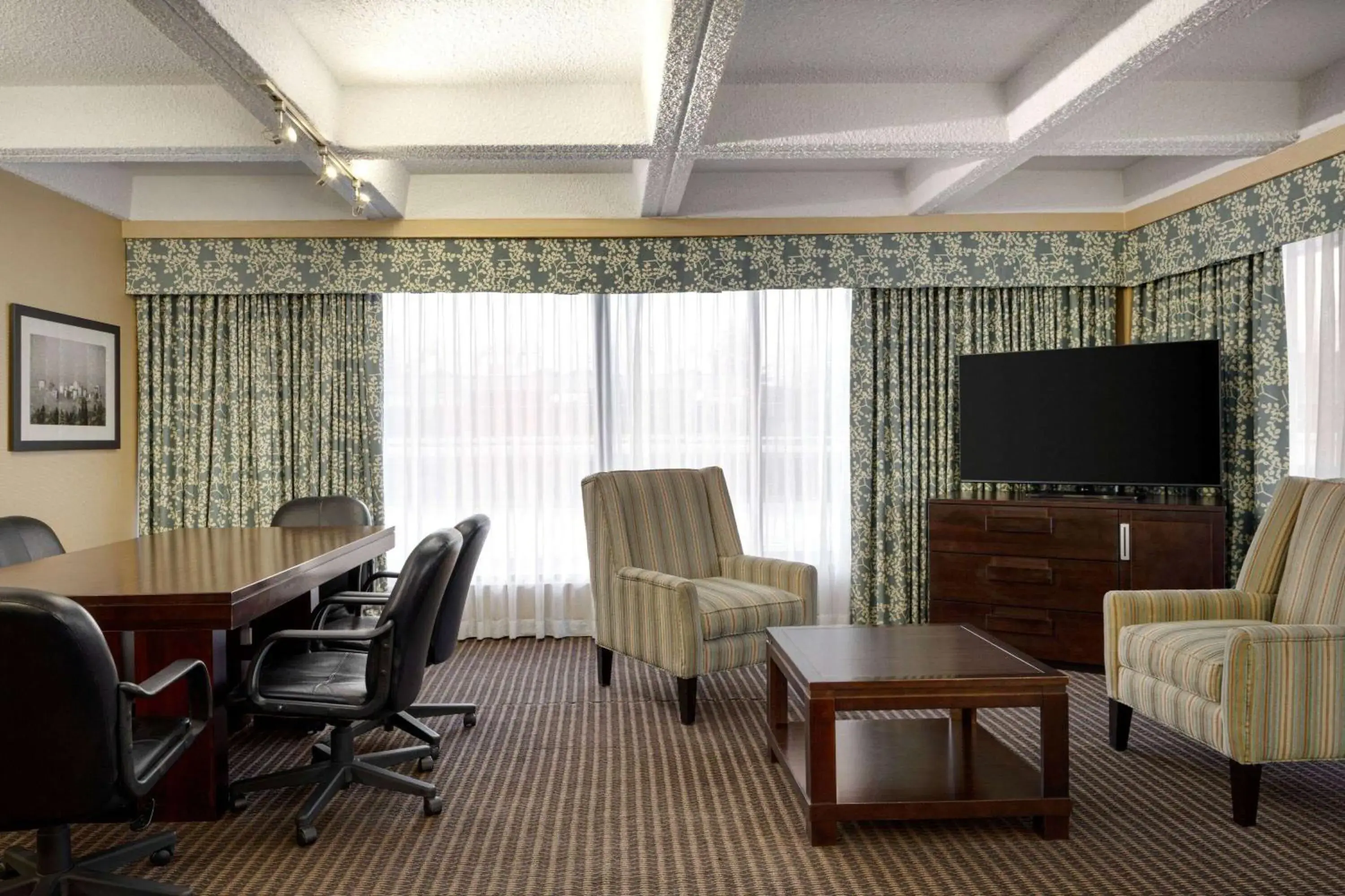 Queen Suite - Non-Smoking in Wyndham Edmonton Hotel and Conference Centre Queen Suite - Non-Smoking in Wyndham Edmonton Hotel and Conference Centre