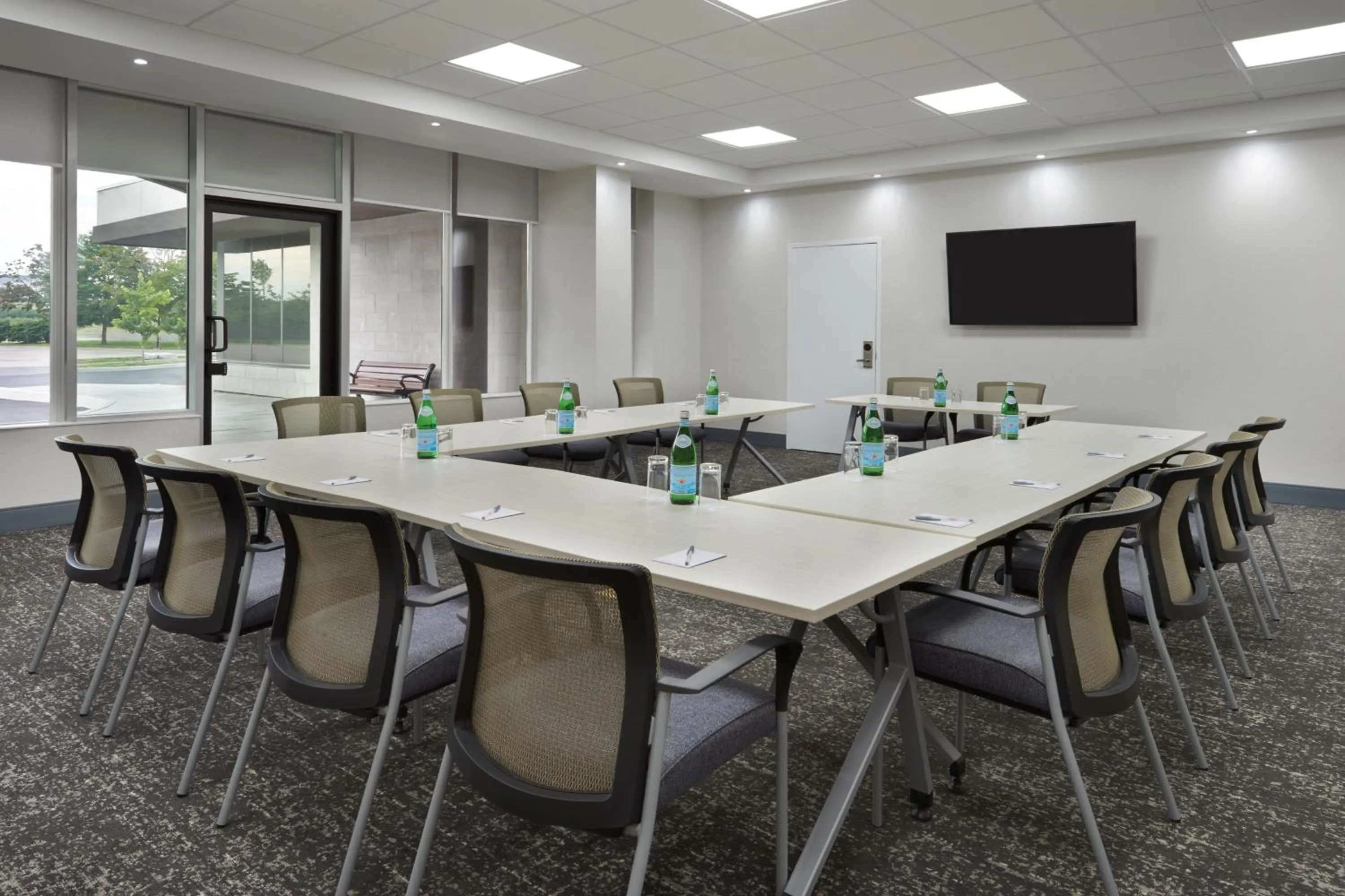 Meeting/conference room in TownePlace Suites by Marriott Toronto Oakville