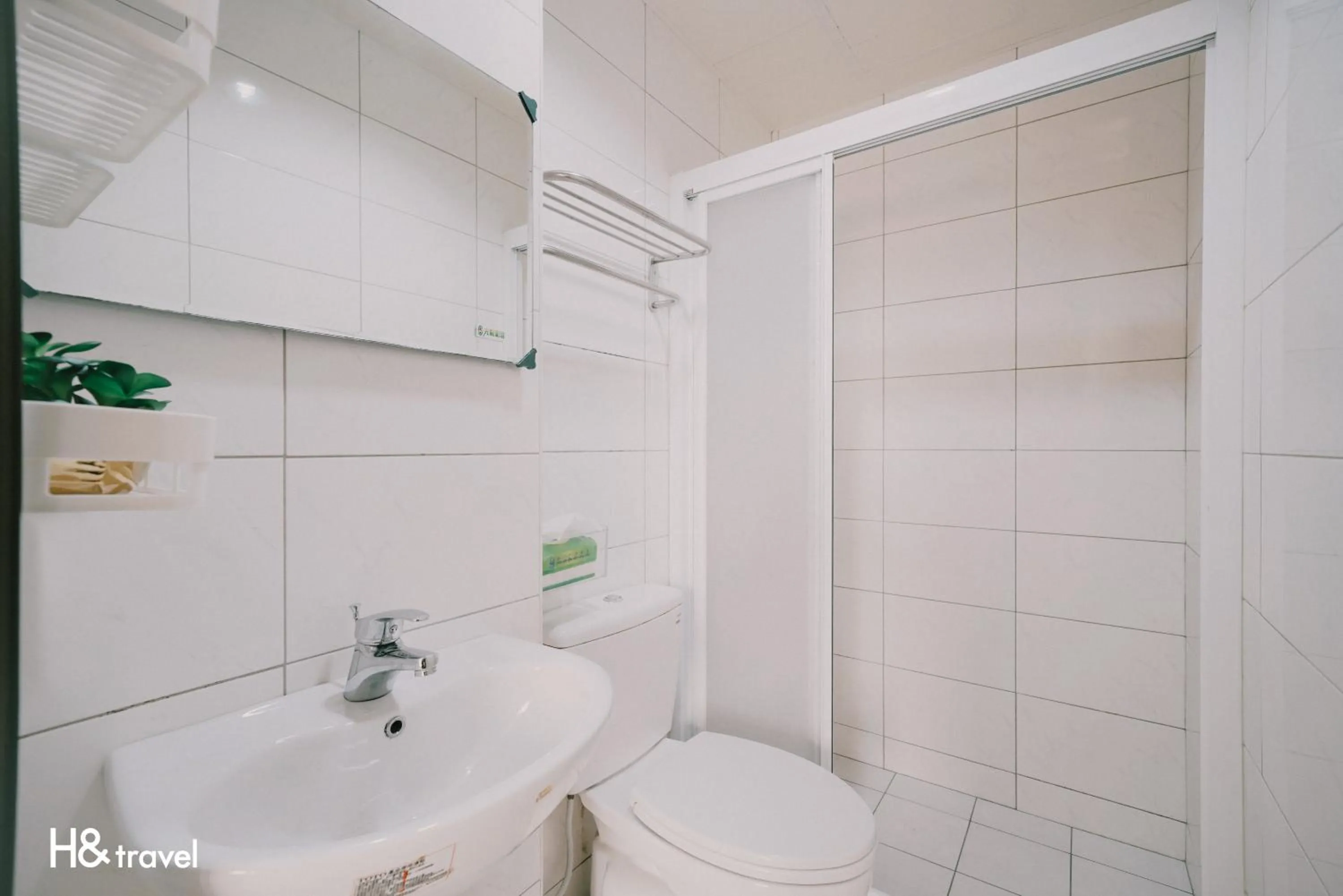 Shower in Tainan Sleepie Inn