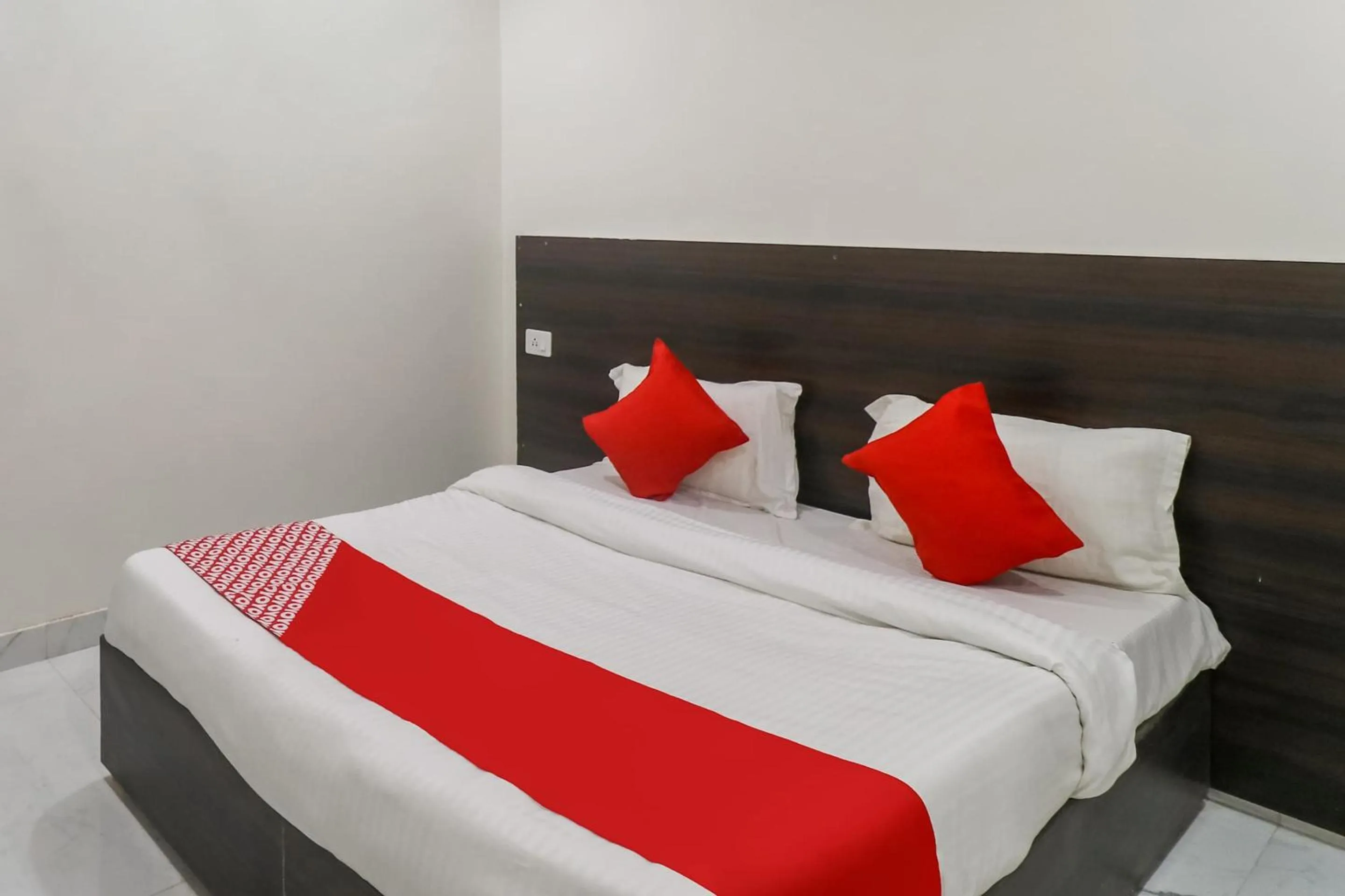 Facade/entrance, Bed in Hotel O The Galaxyy