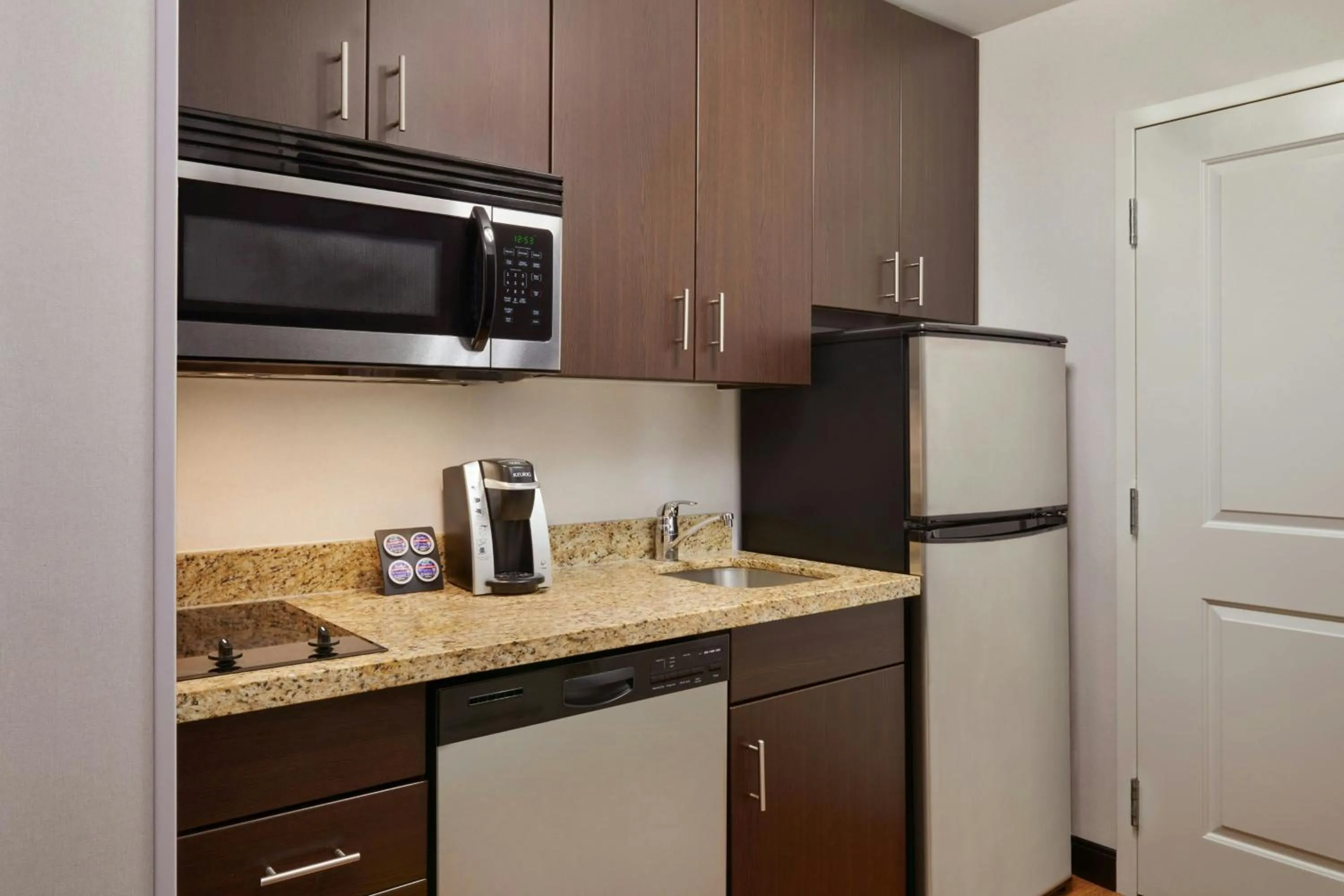Kitchen or kitchenette in TownePlace Suites by Marriott London