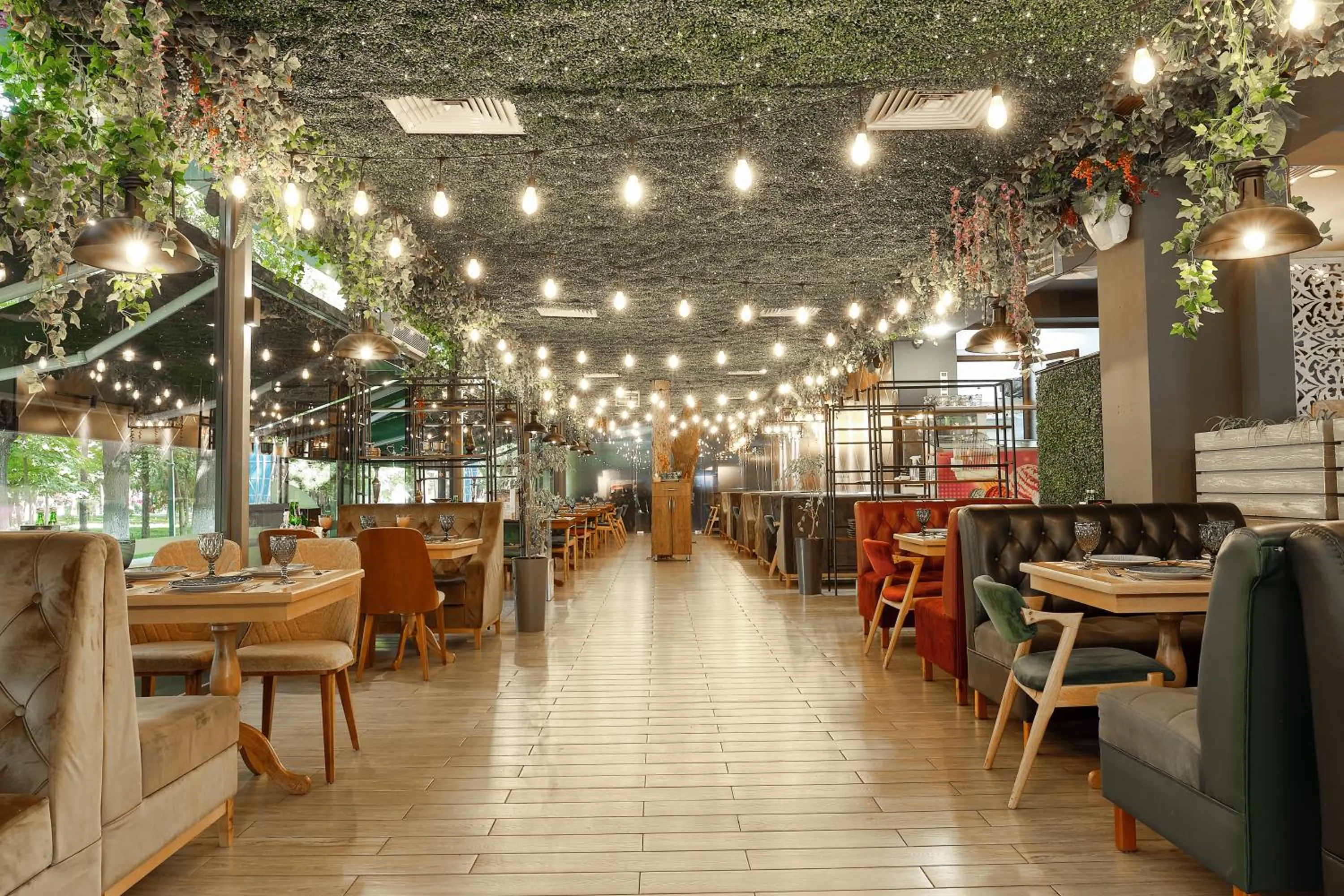 Restaurant/places to eat in Central Palace Halal Hotel