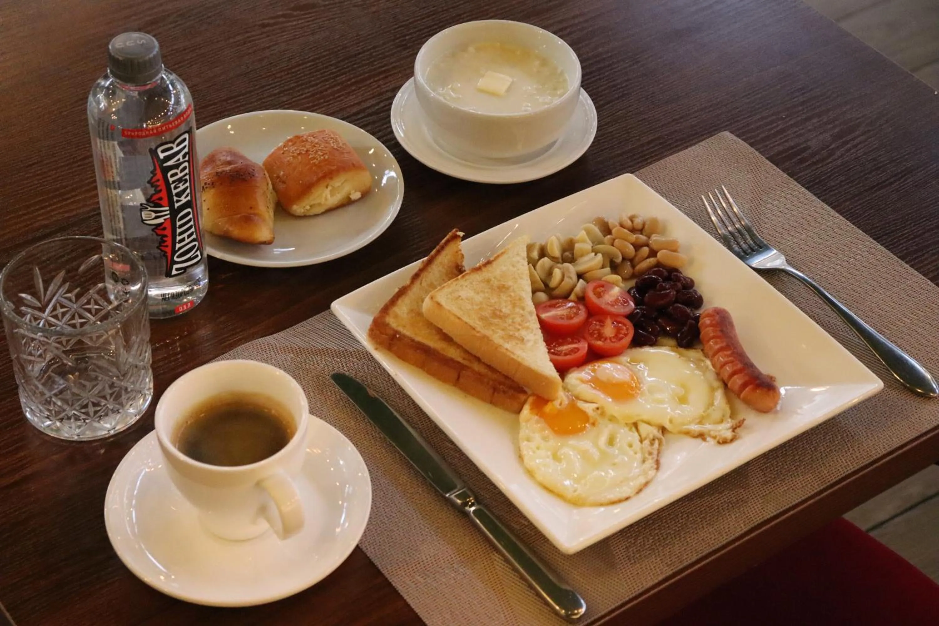 Restaurant/places to eat in Central Palace Halal Hotel