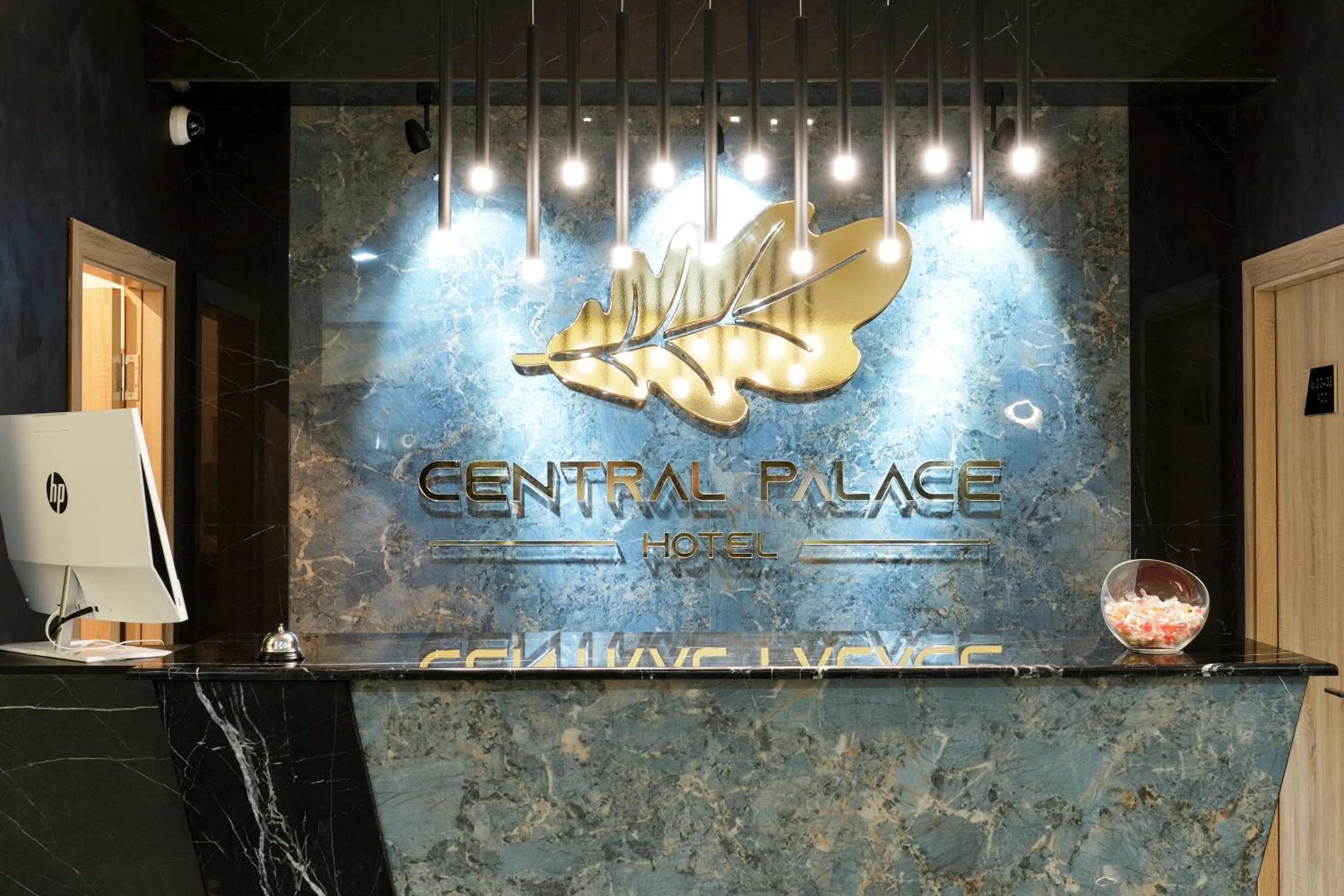 Lobby or reception in Central Palace Halal Hotel