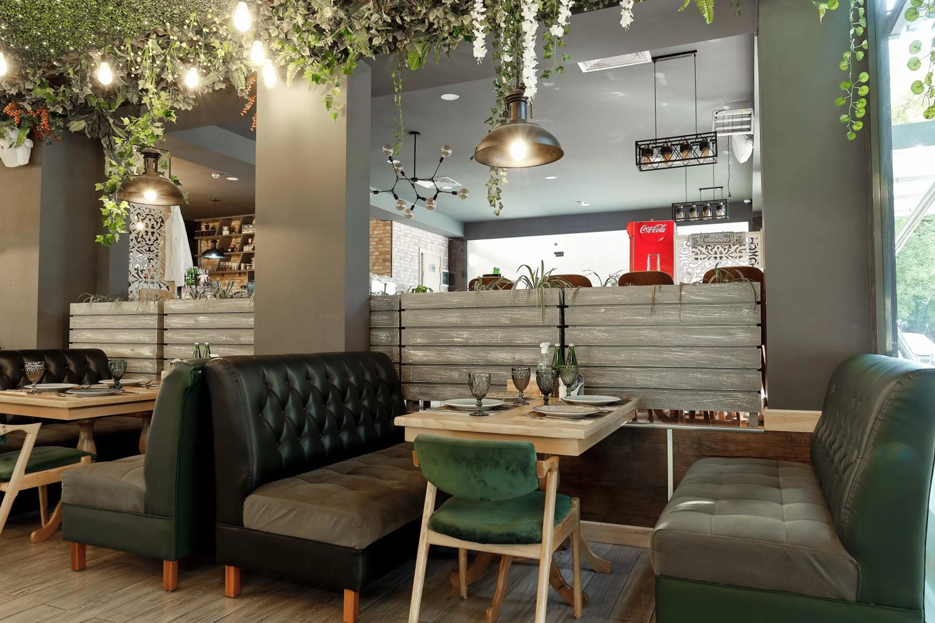 Restaurant/places to eat in Central Palace Halal Hotel