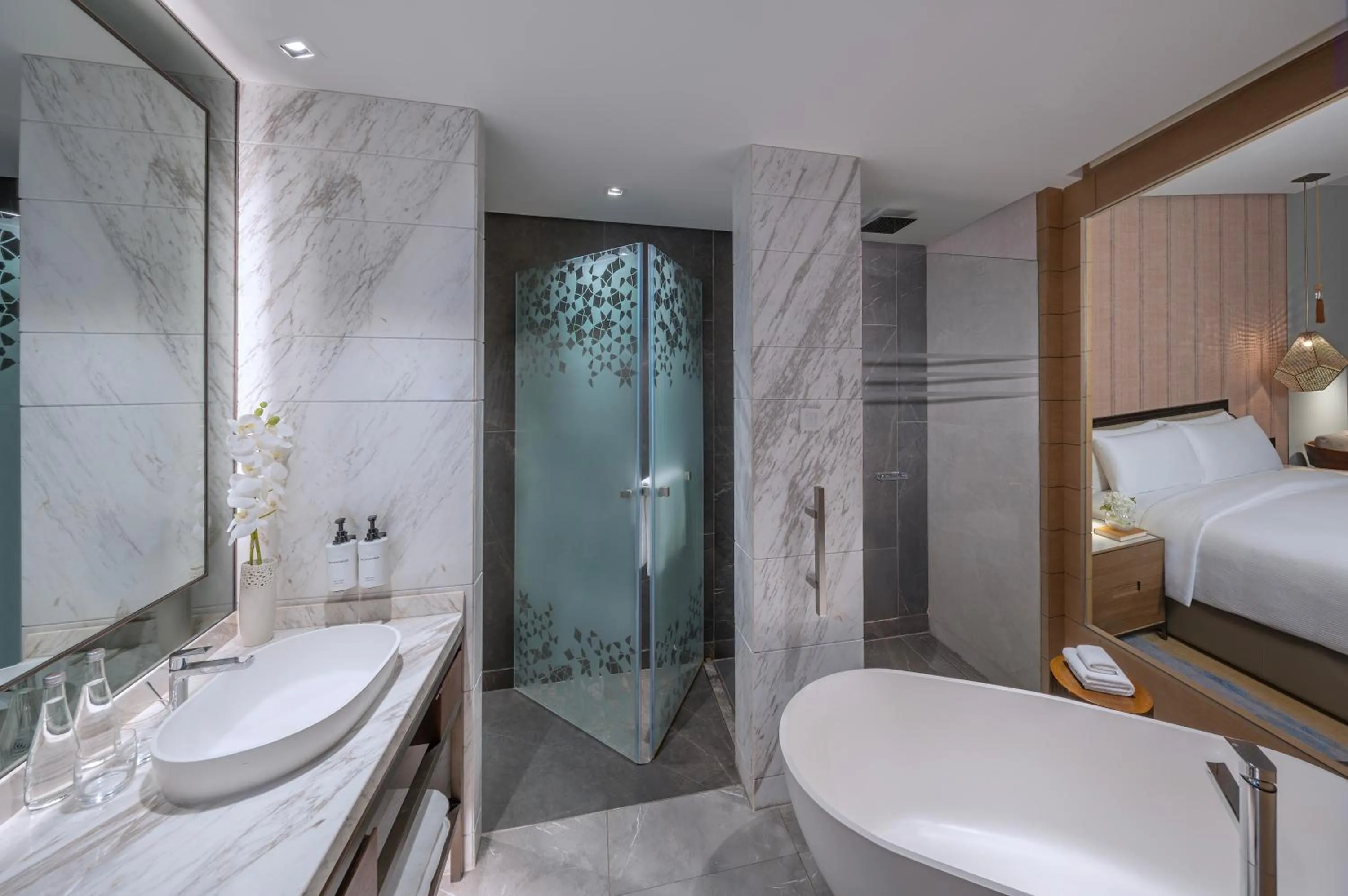 Shower, Bed in InterContinental Ras Al Khaimah Mina Al Arab Resort & Spa by IHG