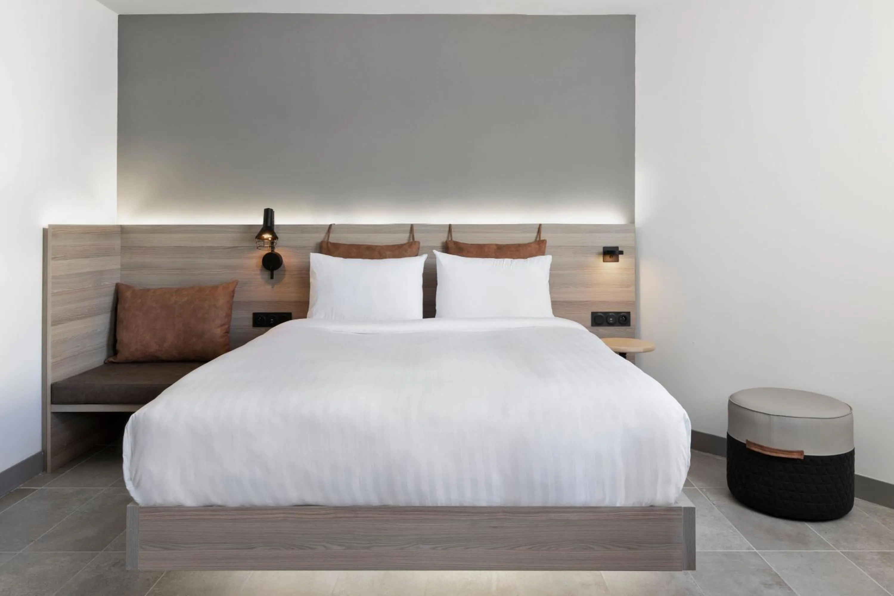 Photo of the whole room in Moxy La Ciotat