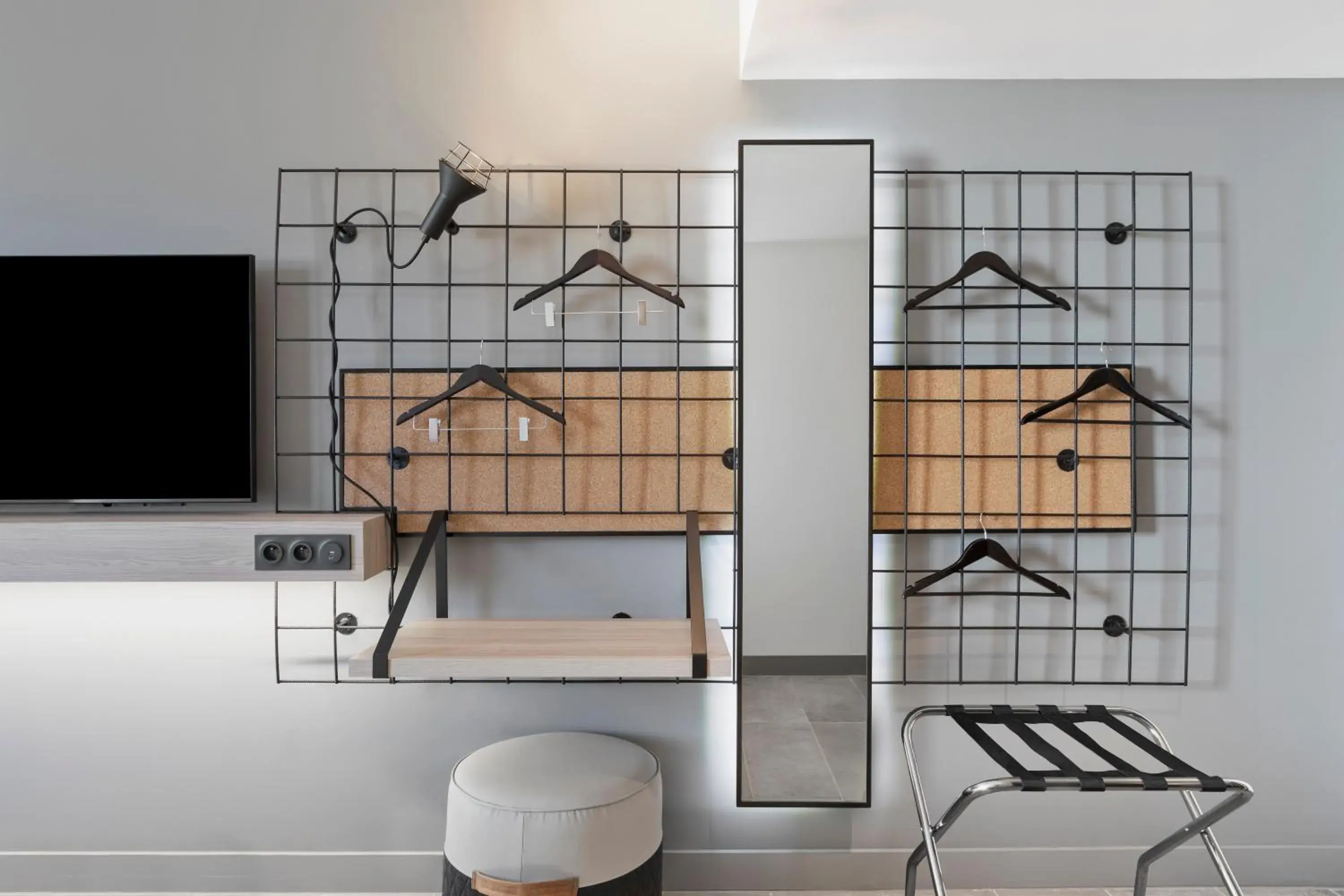 Moxy Sleeper Guest room with 1 Queen in Moxy La Ciotat Moxy Sleeper Guest room with 1 Queen in Moxy La Ciotat