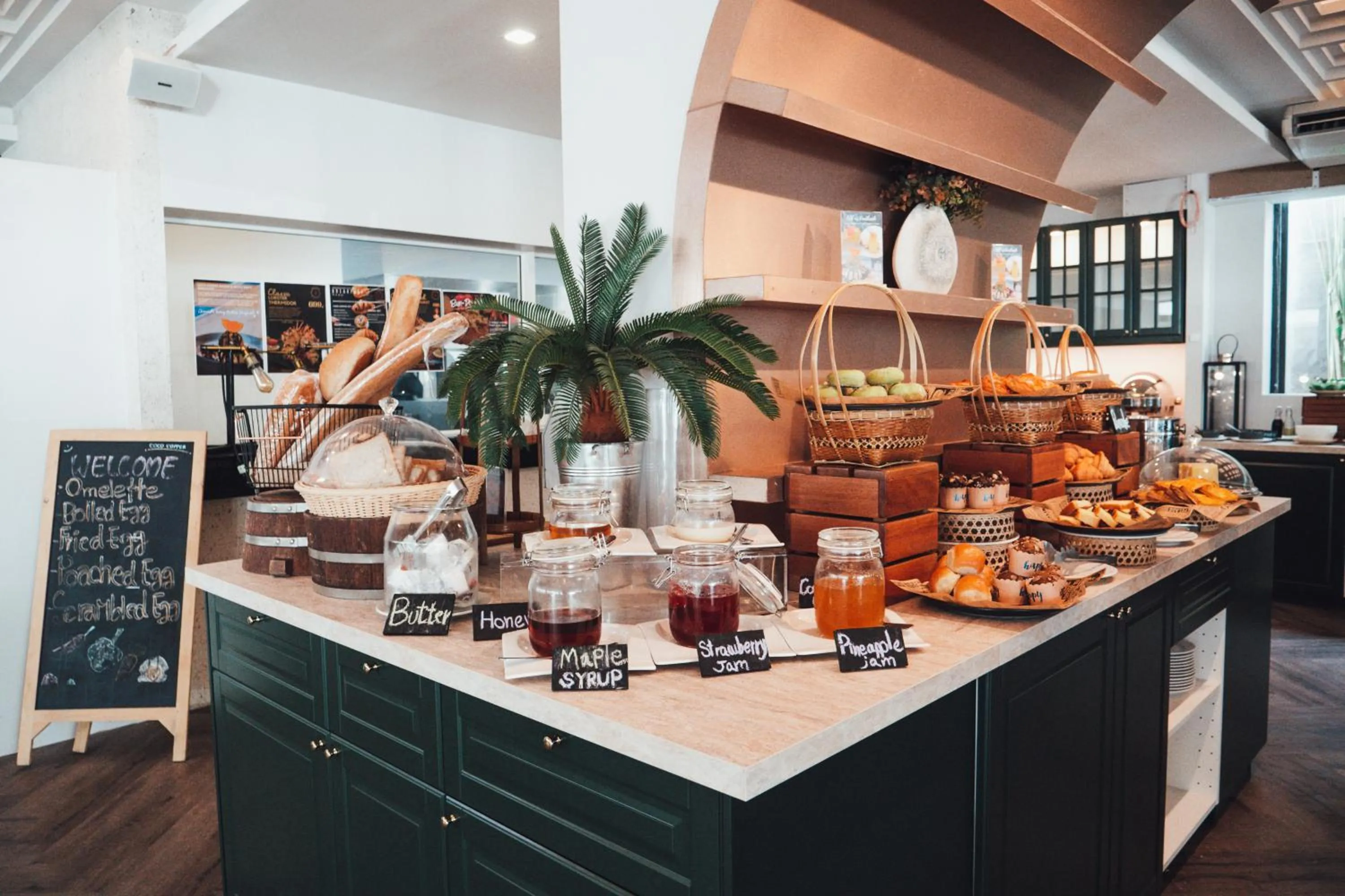 Restaurant/places to eat in Anona Beachfront Phuket Resort-SHA EXTRA PLUS