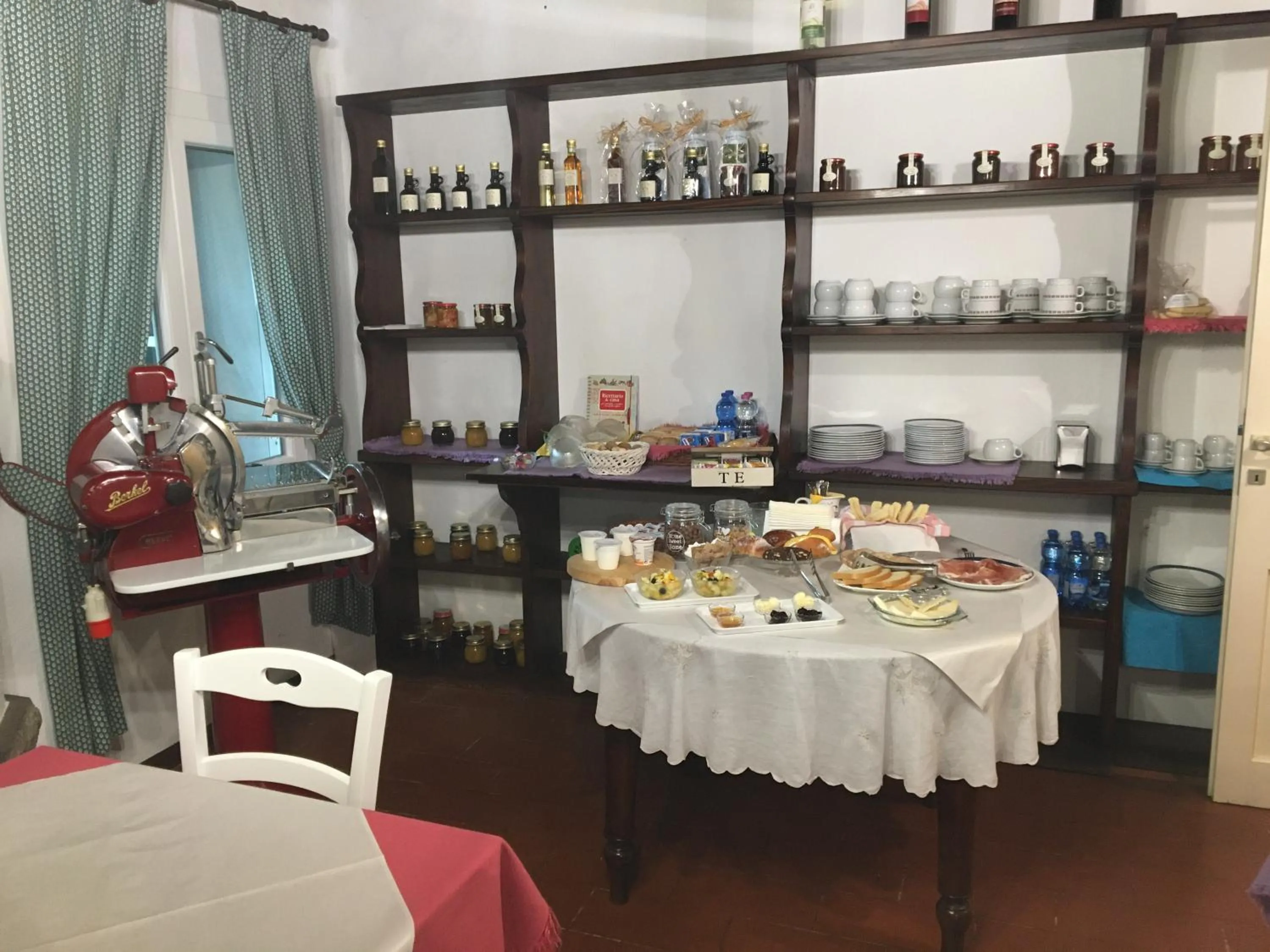 Breakfast in Villa Lioy-Faresin