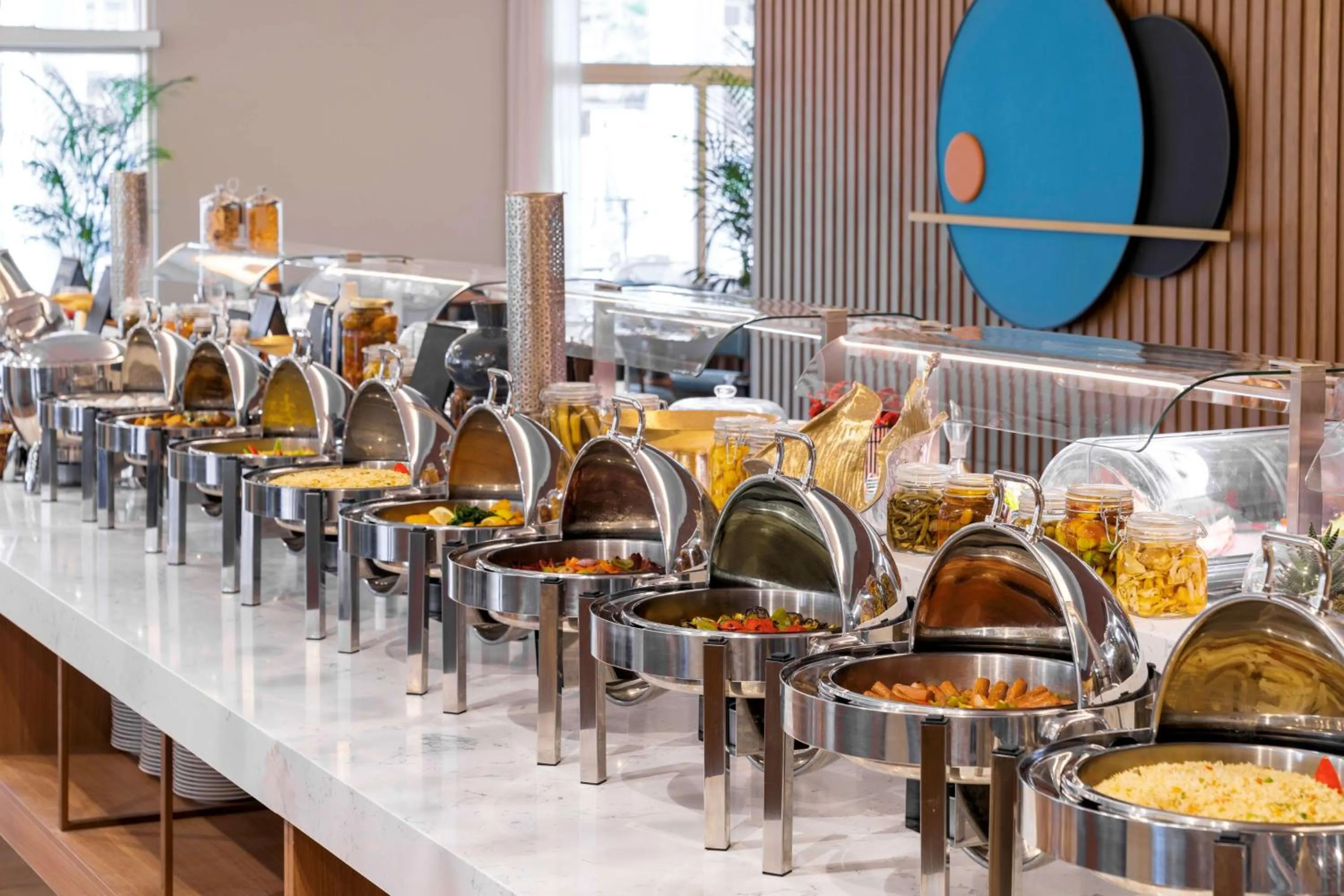 Restaurant/places to eat in Radisson Hotel Riyadh Airport