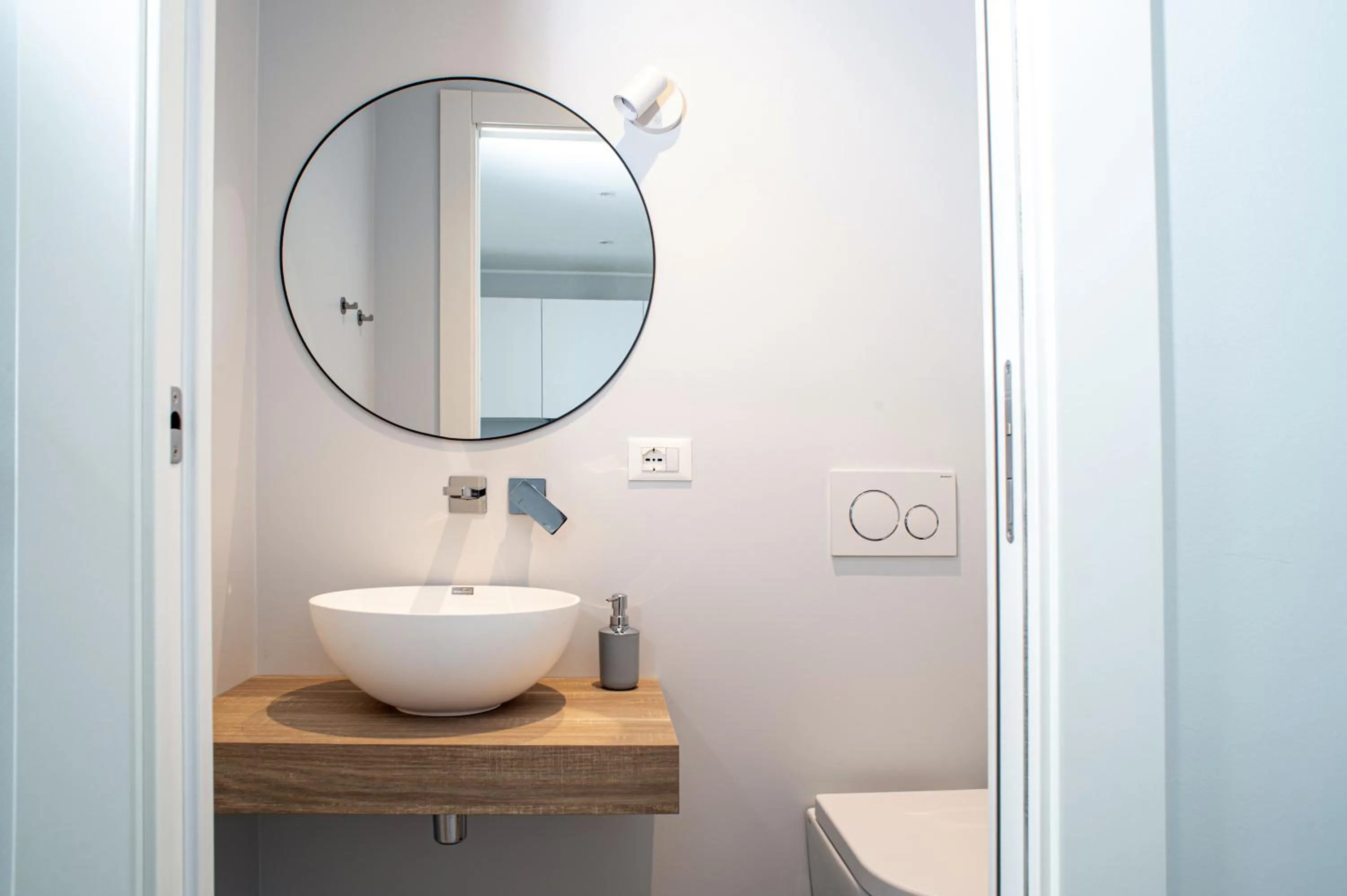 Bathroom in Marconi 442