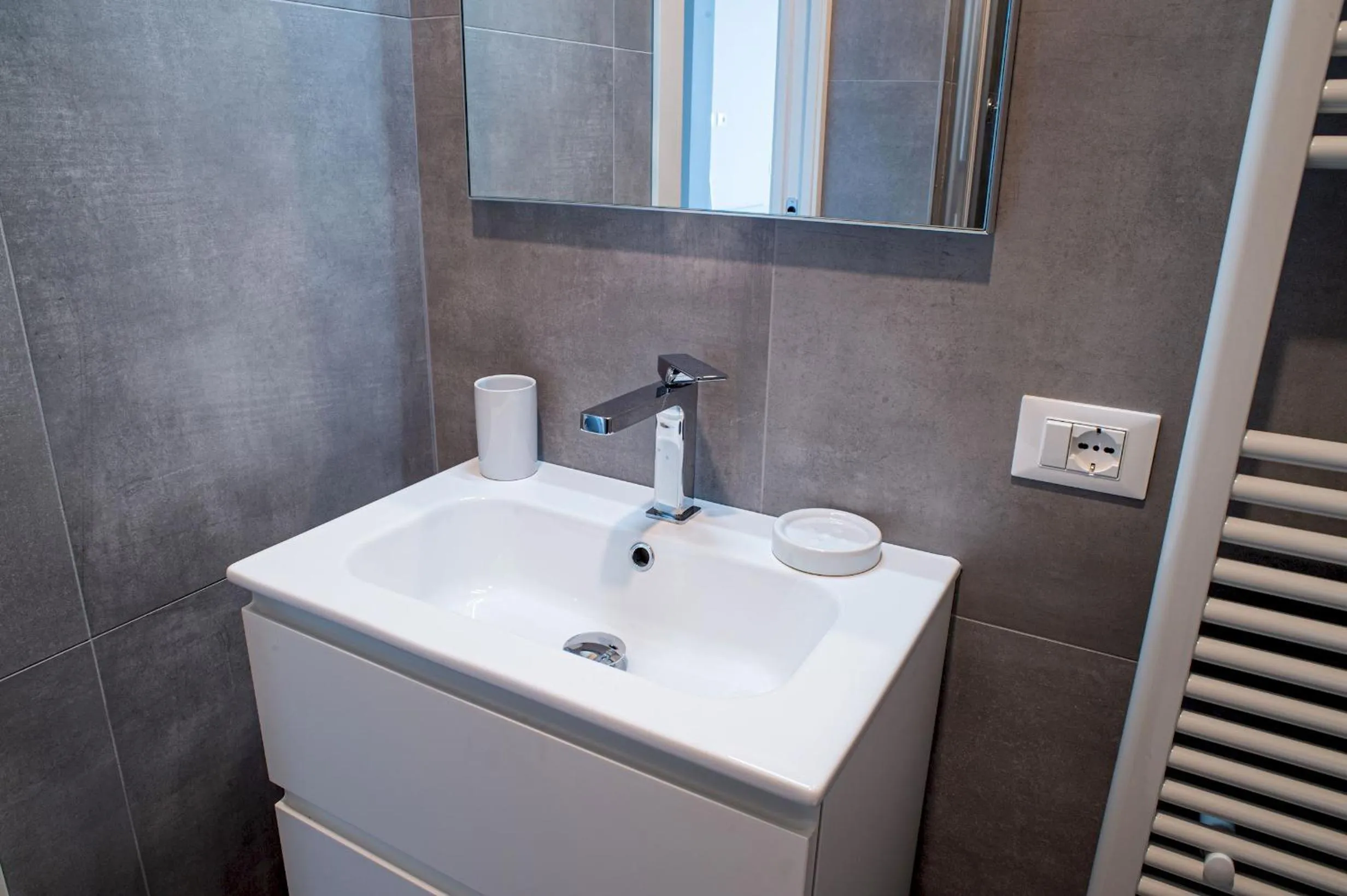 Bathroom in Marconi 442