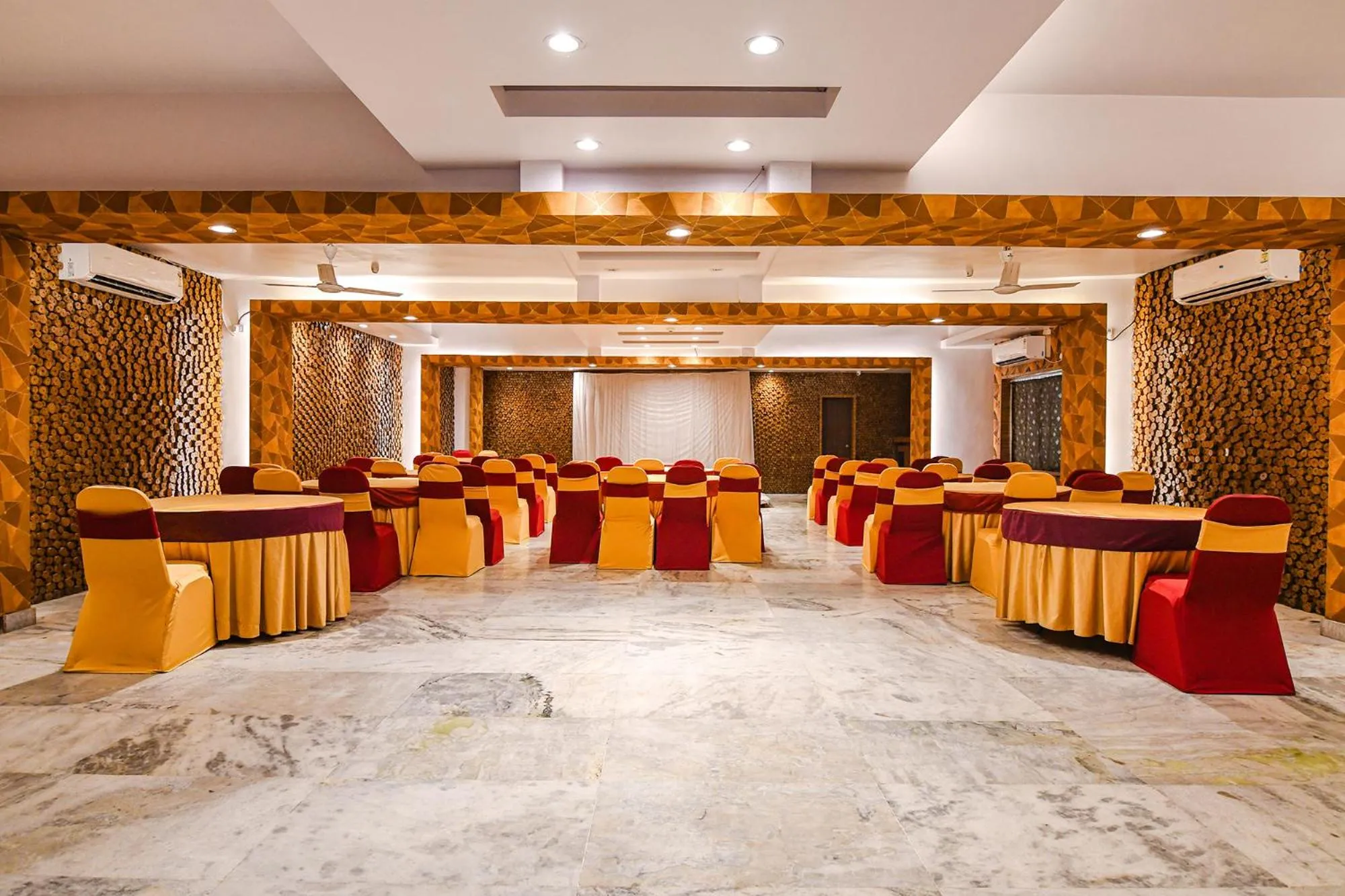 Banquet/Function facilities in FabHotel Shivani International