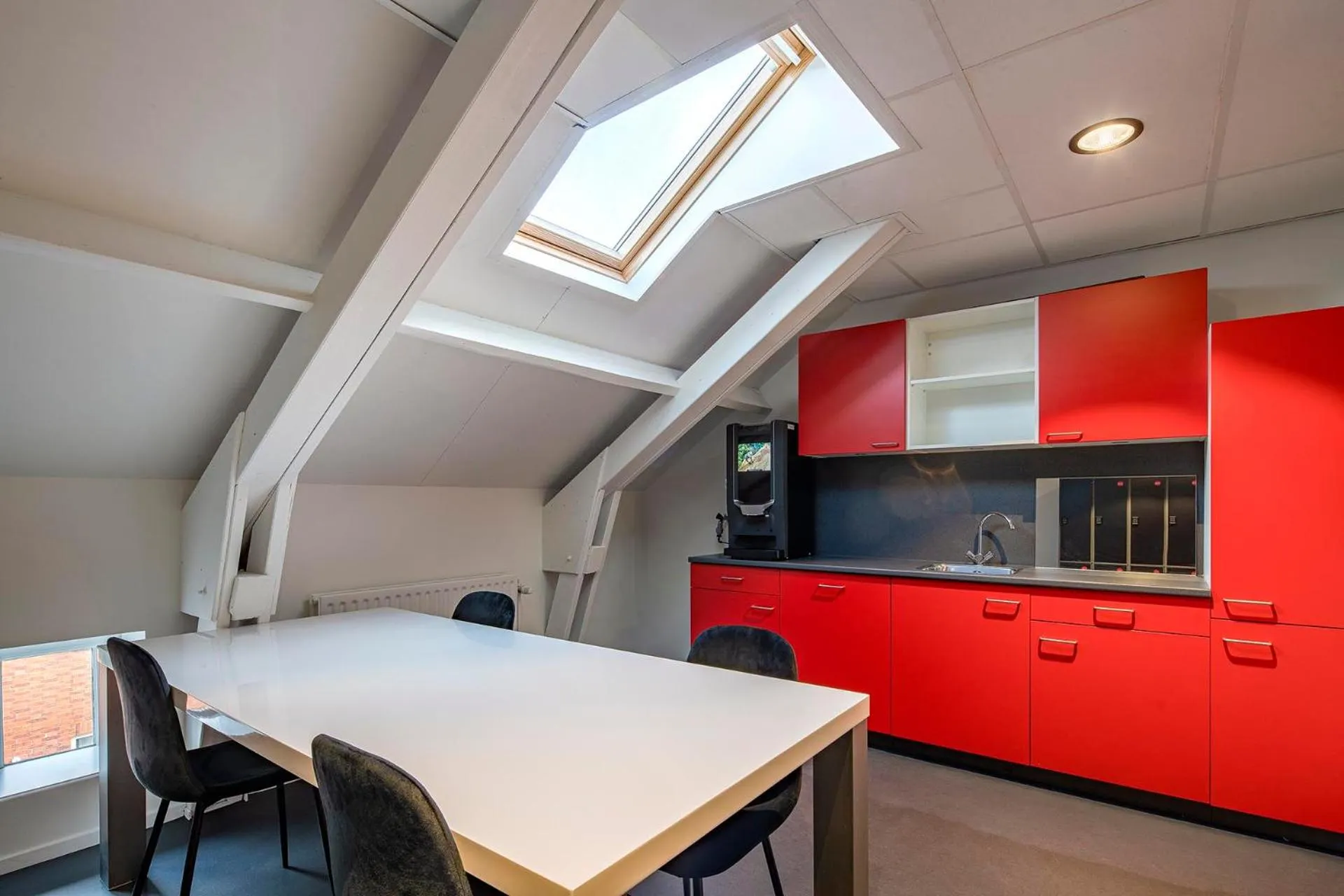 Communal kitchen in City Trip Hostels Amsterdam-Purmerend
