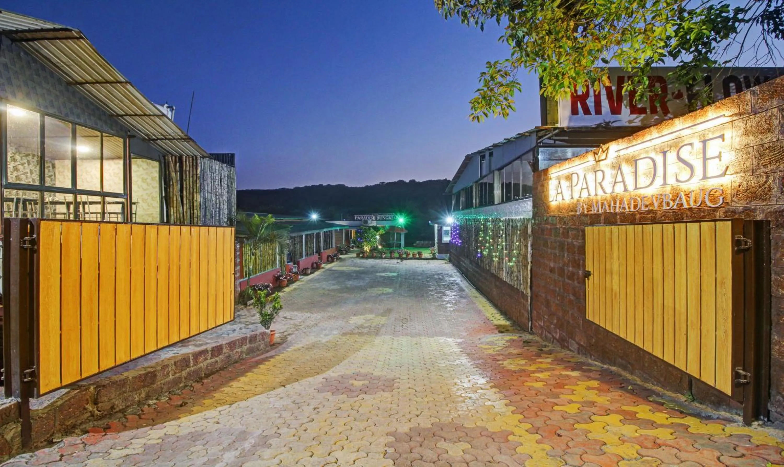 Property building in Treebo La Paradise