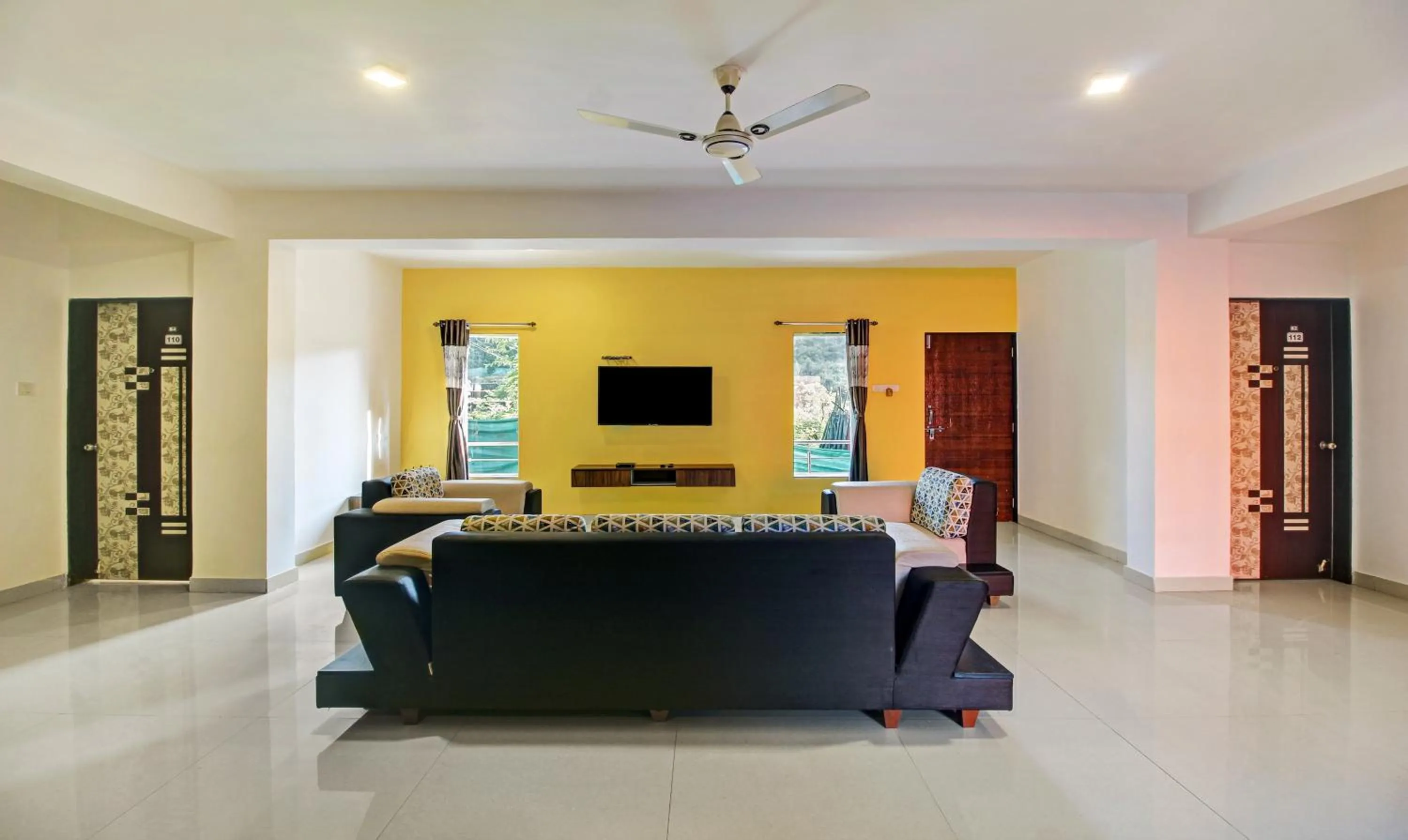 Seating area in Treebo La Paradise