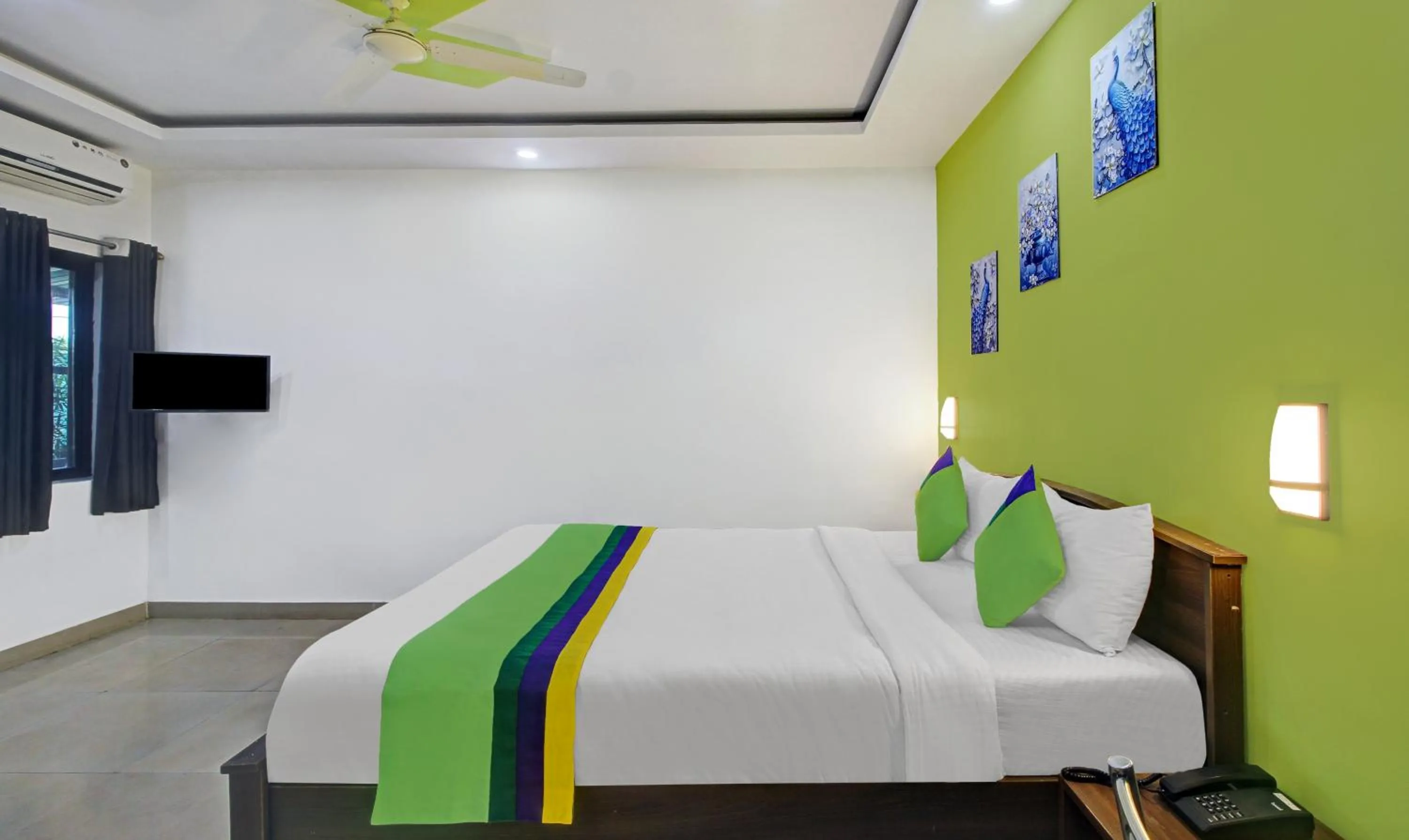 Bedroom, Bed in Treebo La Paradise