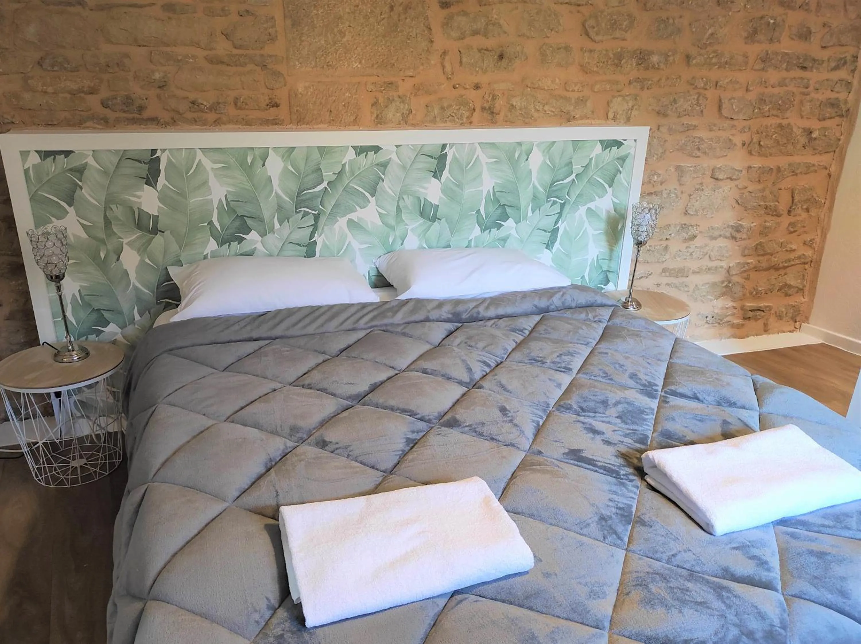 Bed in Appartement Cogny - les Meublés des Pierres Dorées