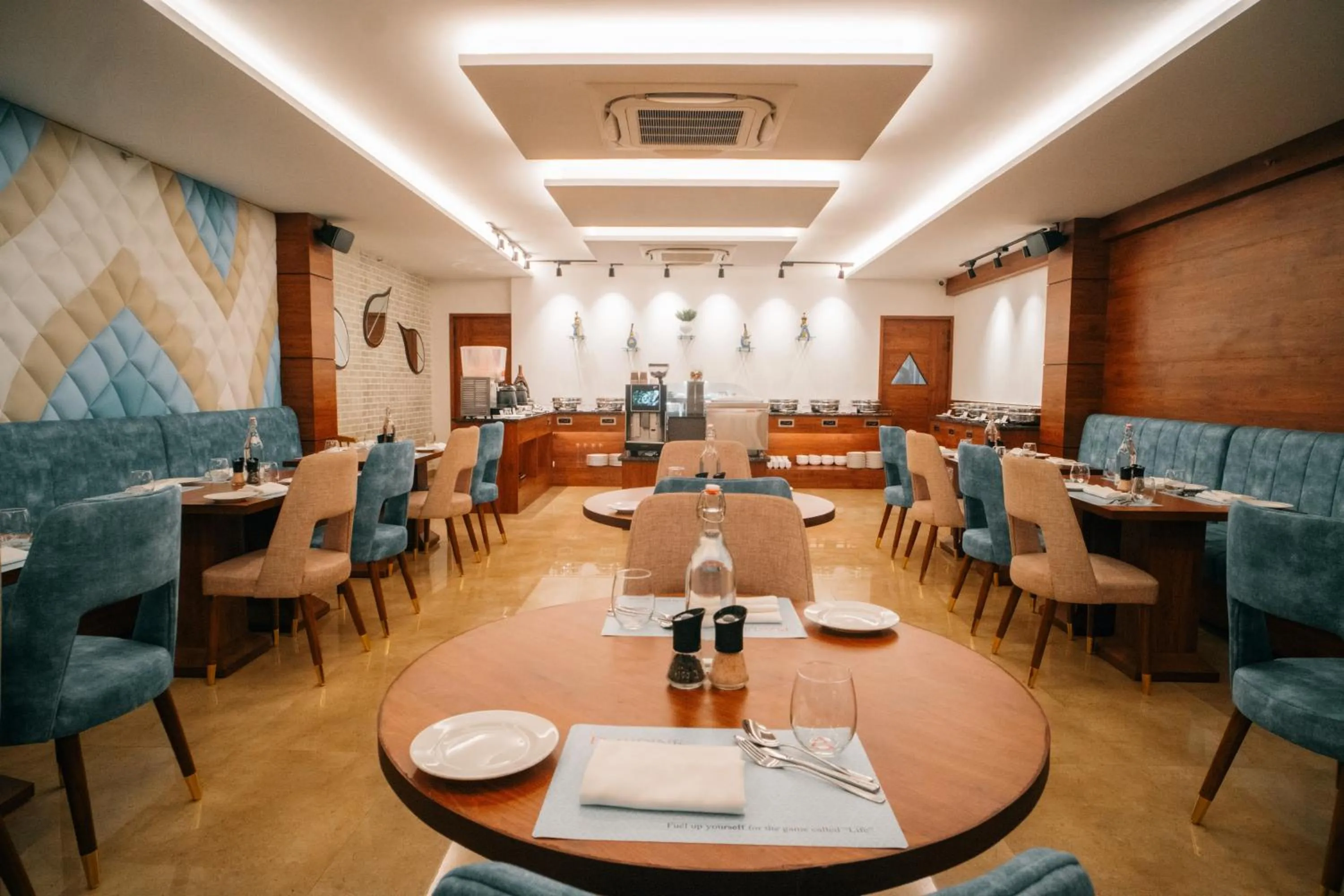 Dining area in Playotel Premier Vijay Nagar