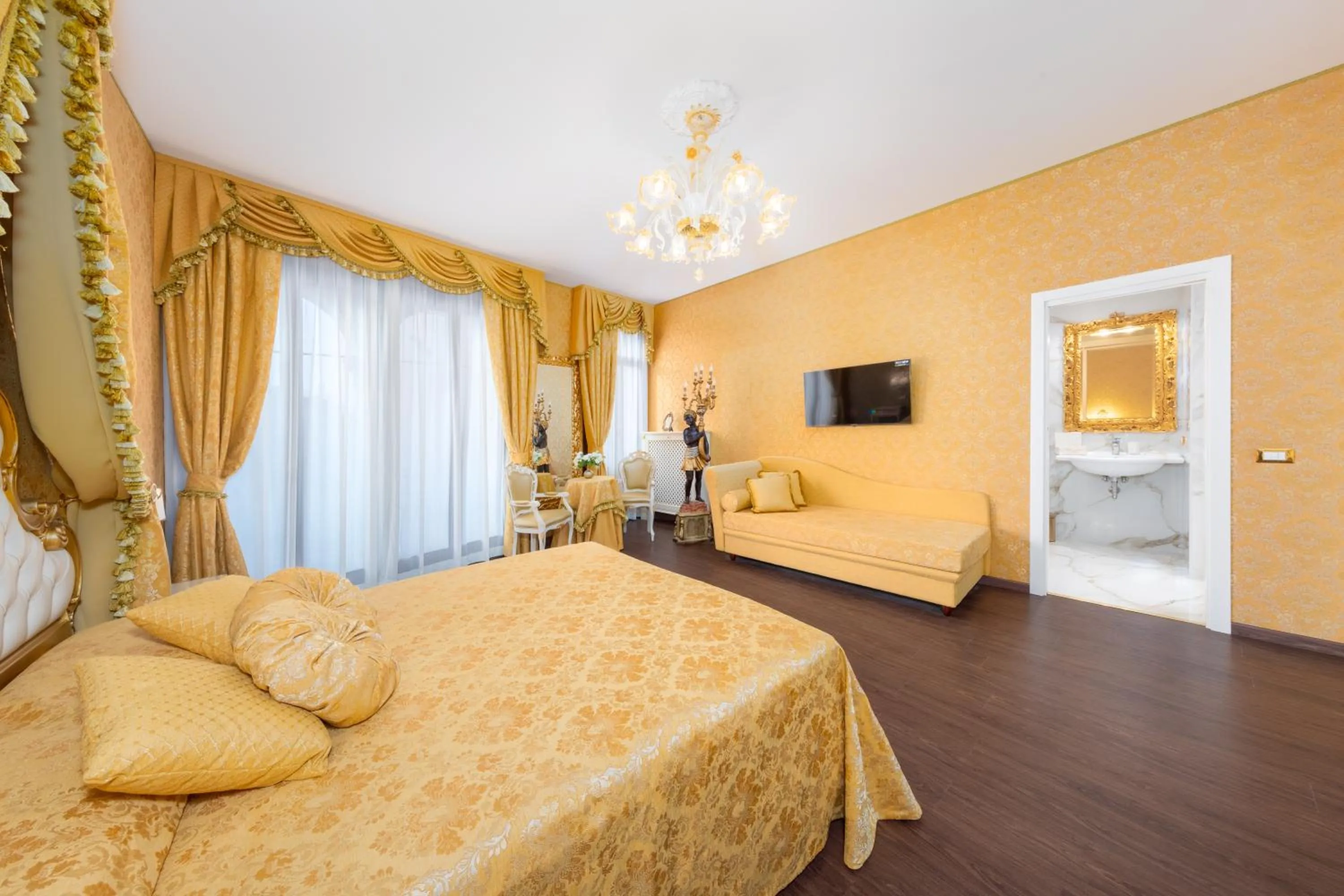Photo of the whole room, Bed in La Veneziana Boutique Rooms