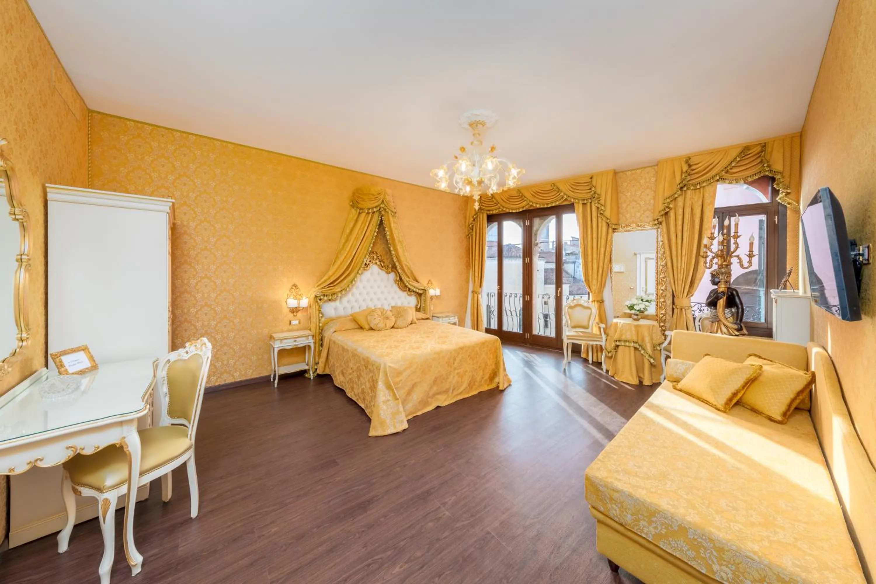 Photo of the whole room, Bed in La Veneziana Boutique Rooms