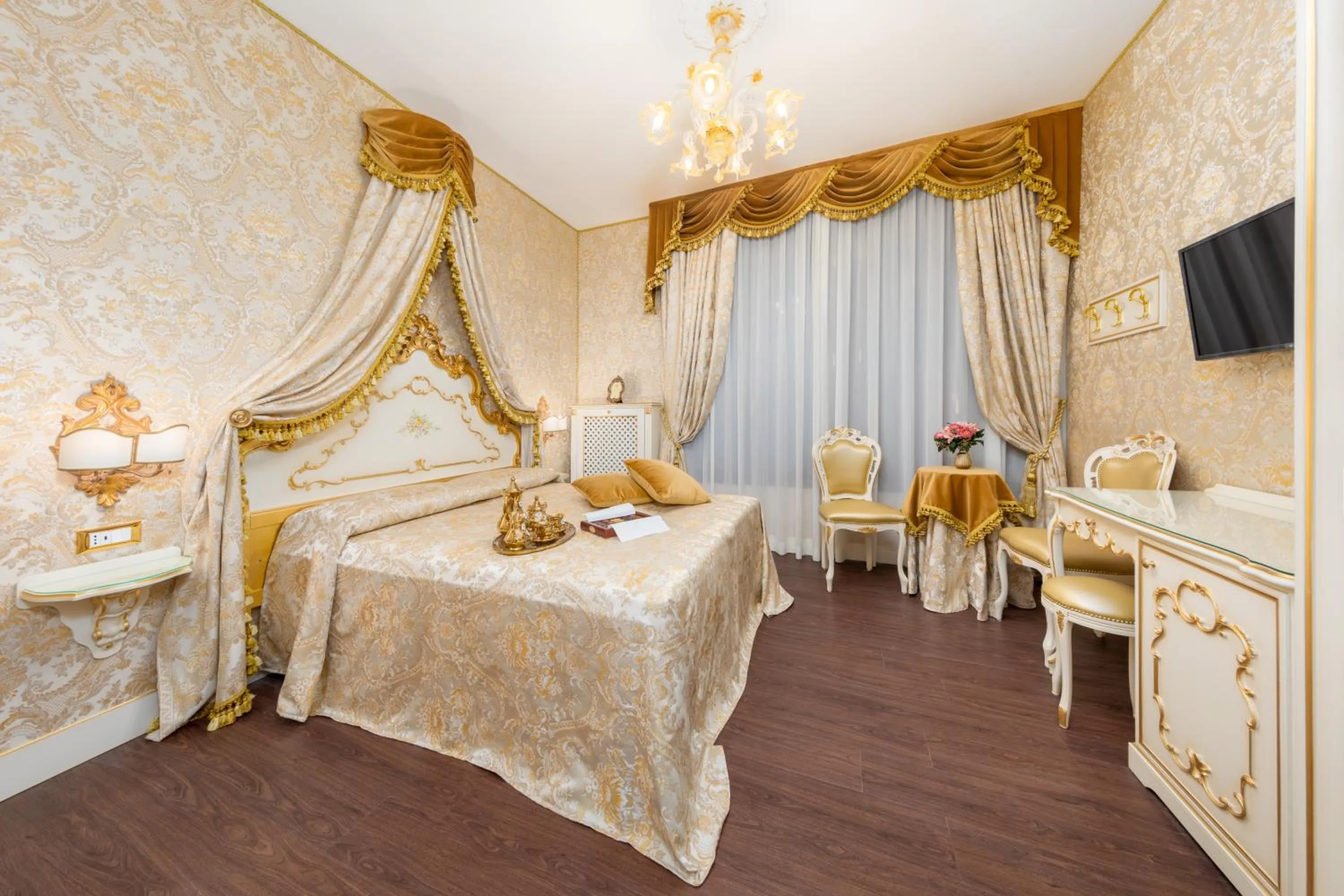 Photo of the whole room, Bed in La Veneziana Boutique Rooms