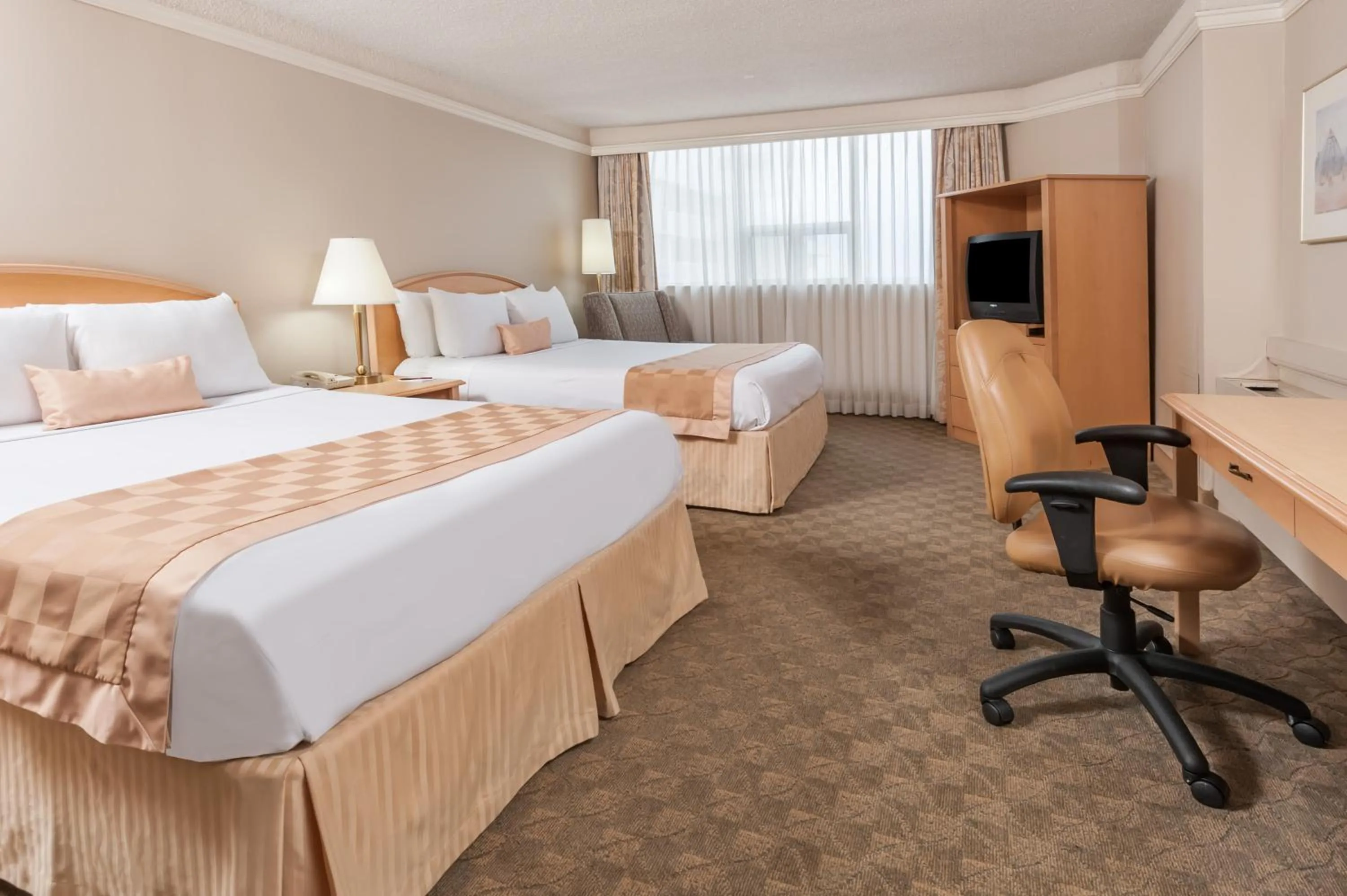 Bed in Edmonton Inn and Conference Centre