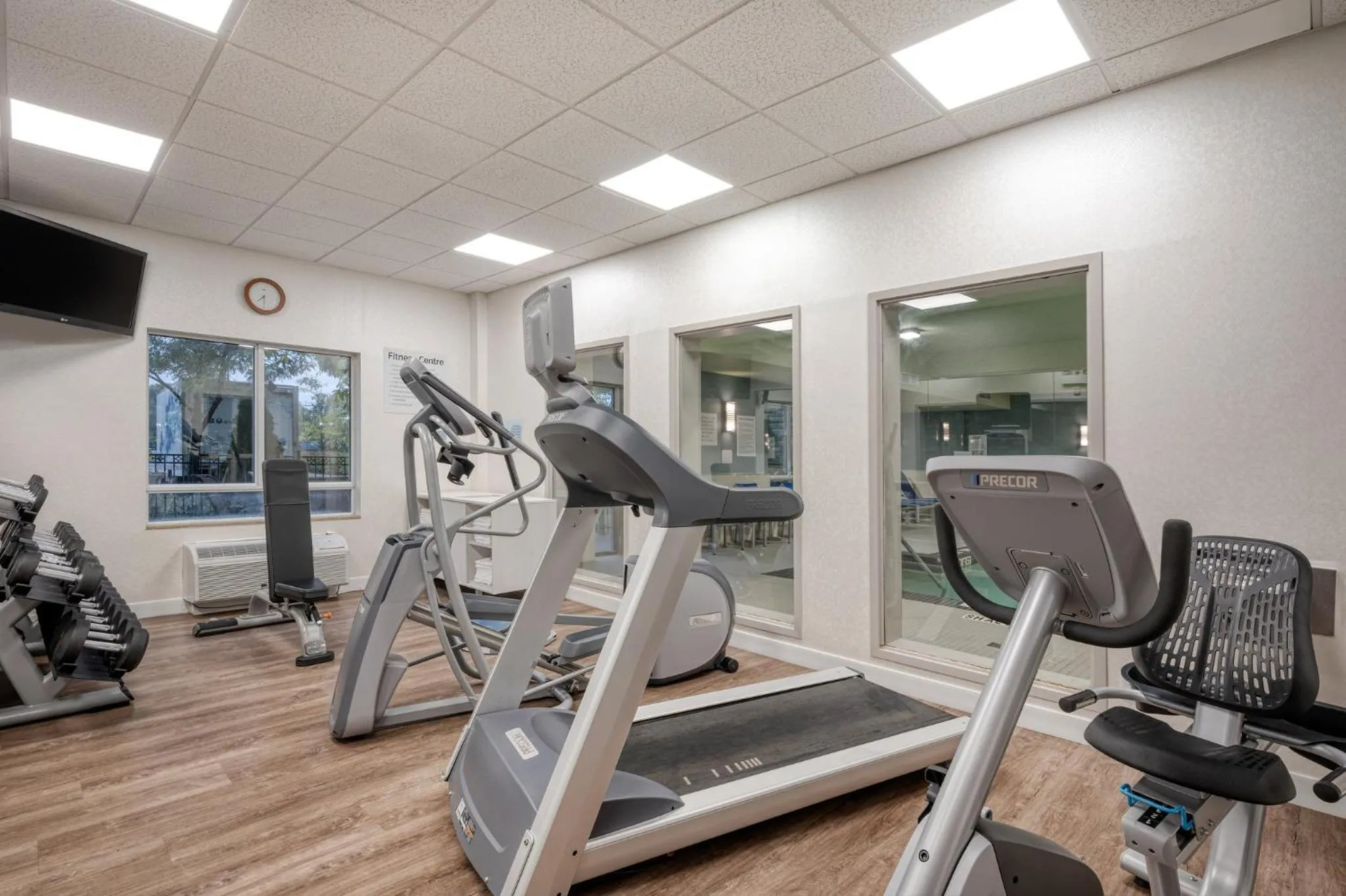 Fitness centre/facilities in Holiday Inn Express Hotel & Suites Ottawa Airport by IHG